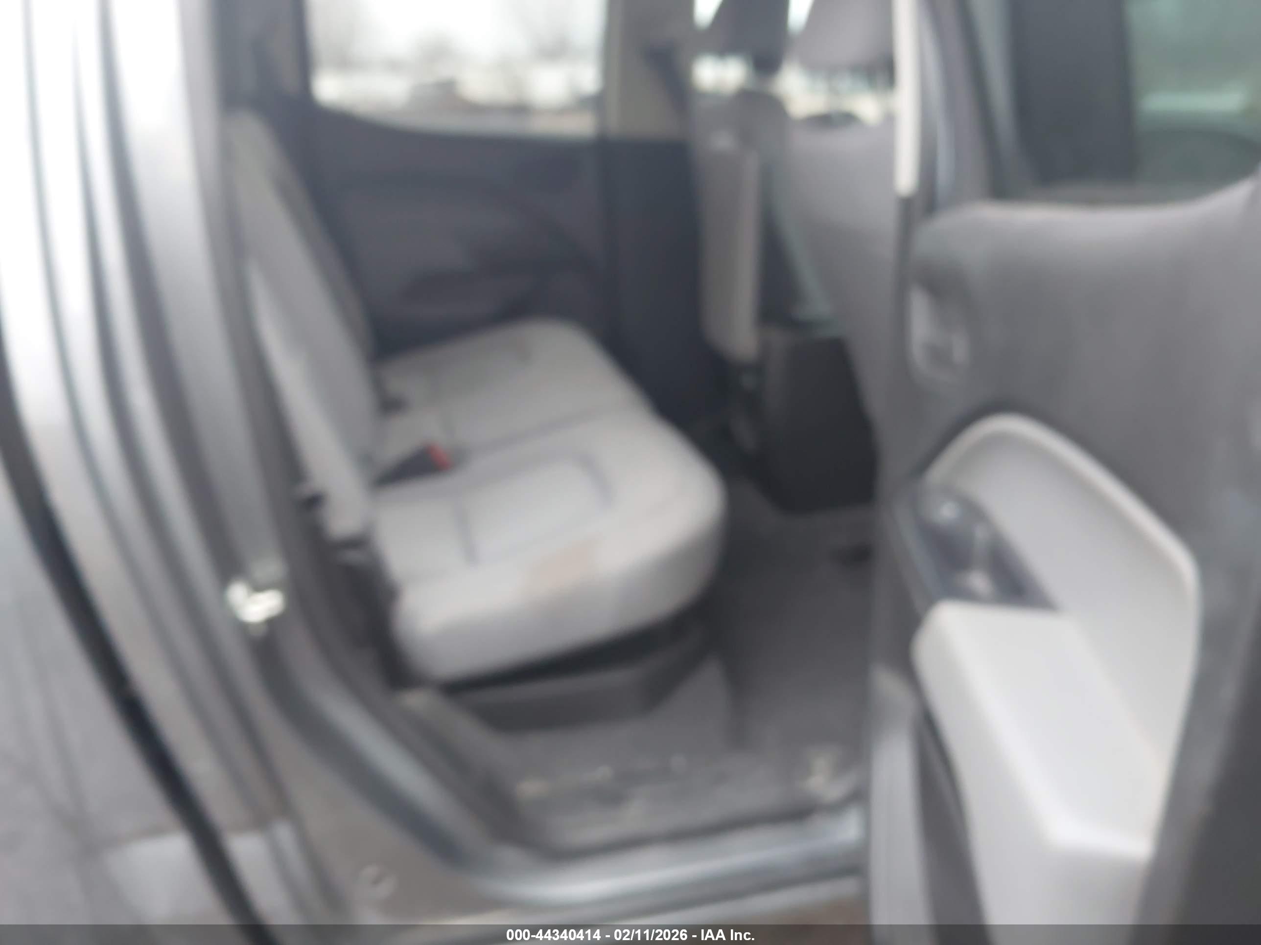 CHEVROLET COLORADO image 8
