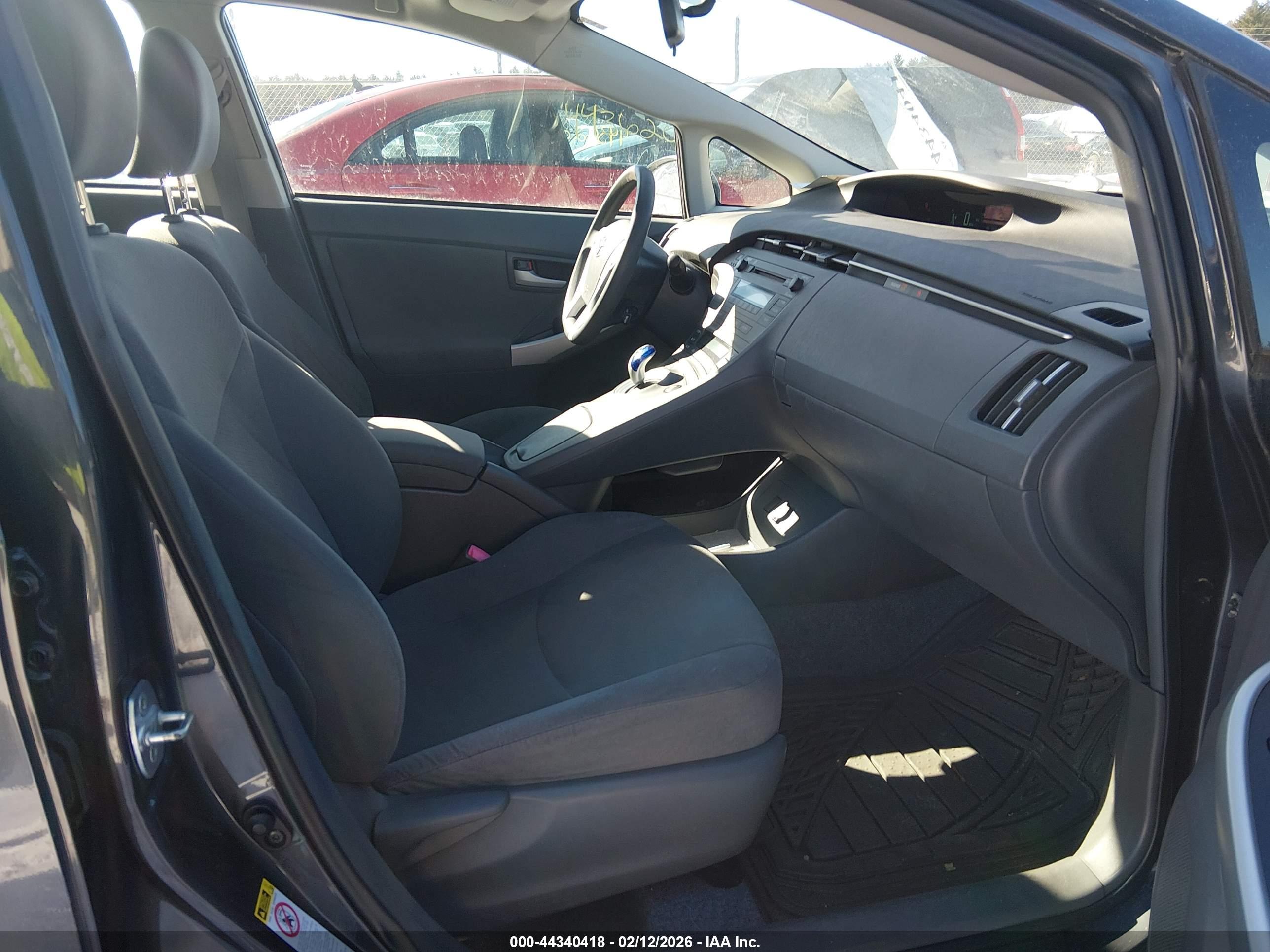 TOYOTA PRIUS image 5