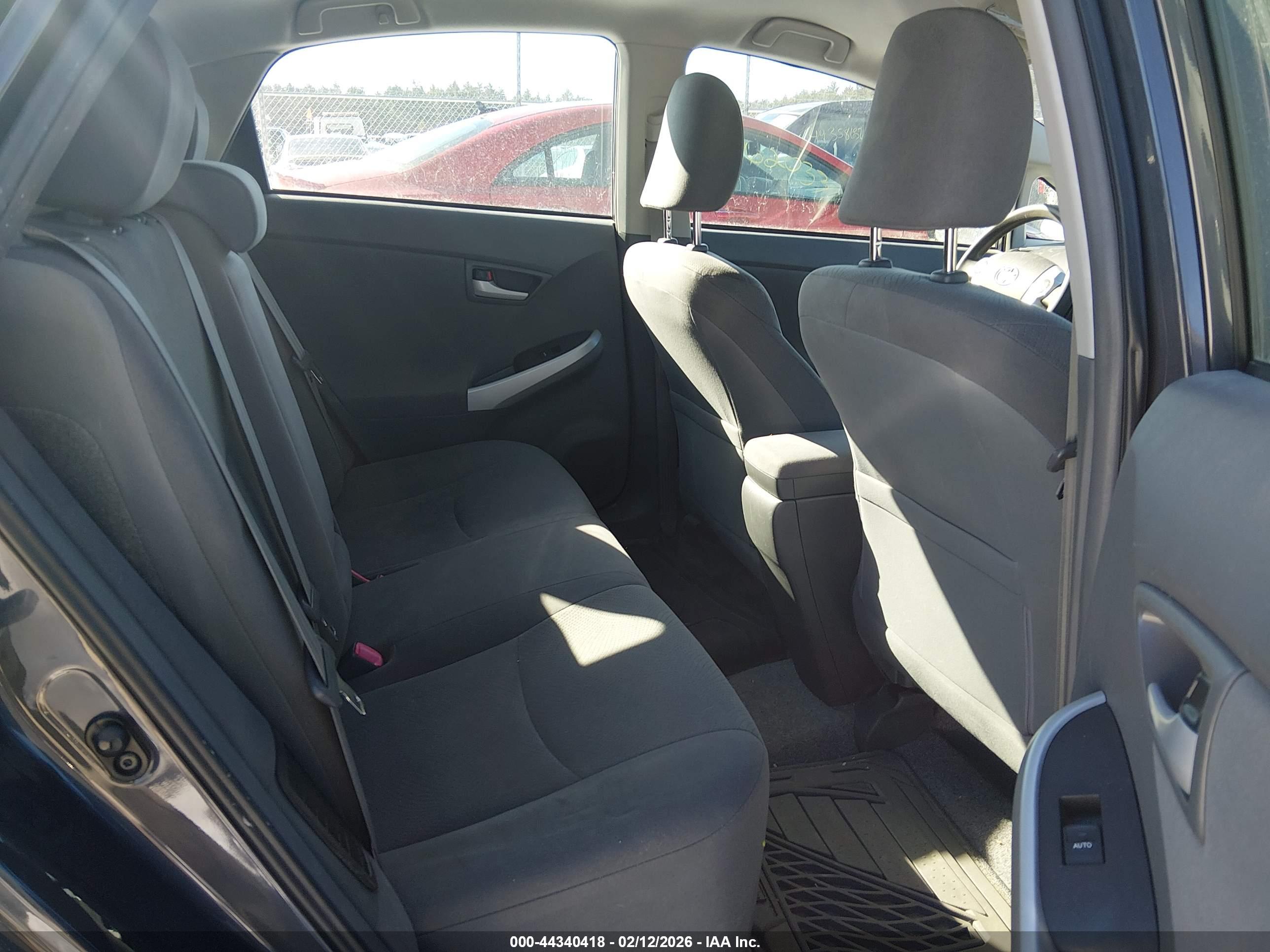 TOYOTA PRIUS image 8