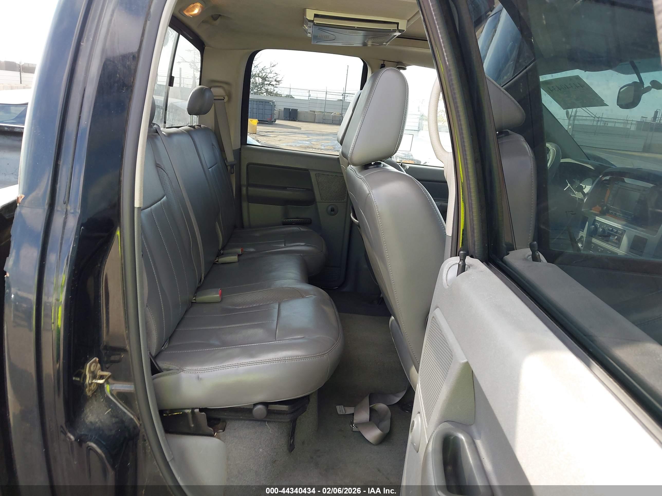 DODGE RAM image 8