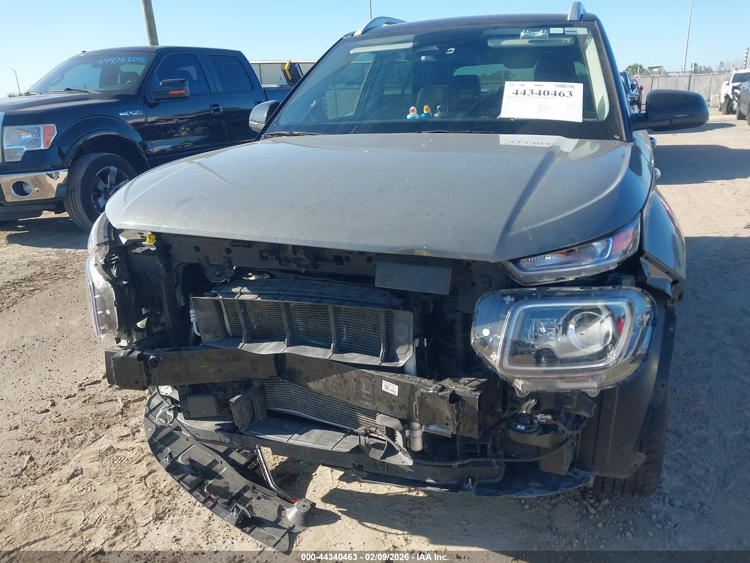 HYUNDAI VENUE image 6