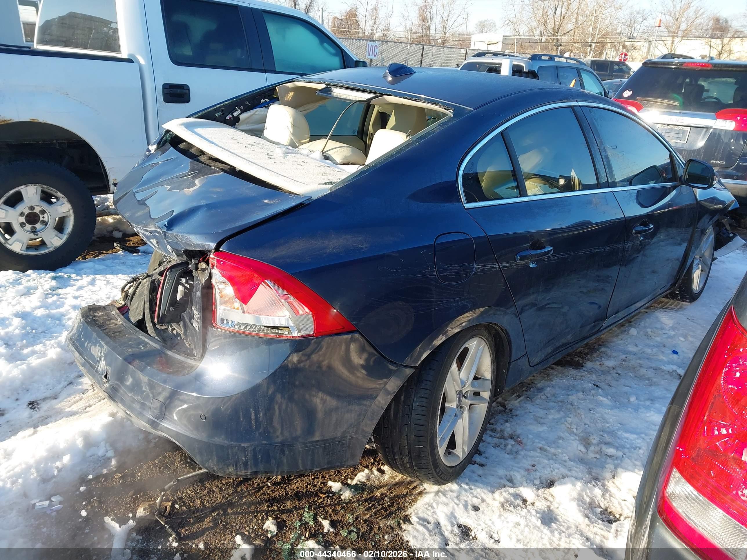 VOLVO S60 image 4