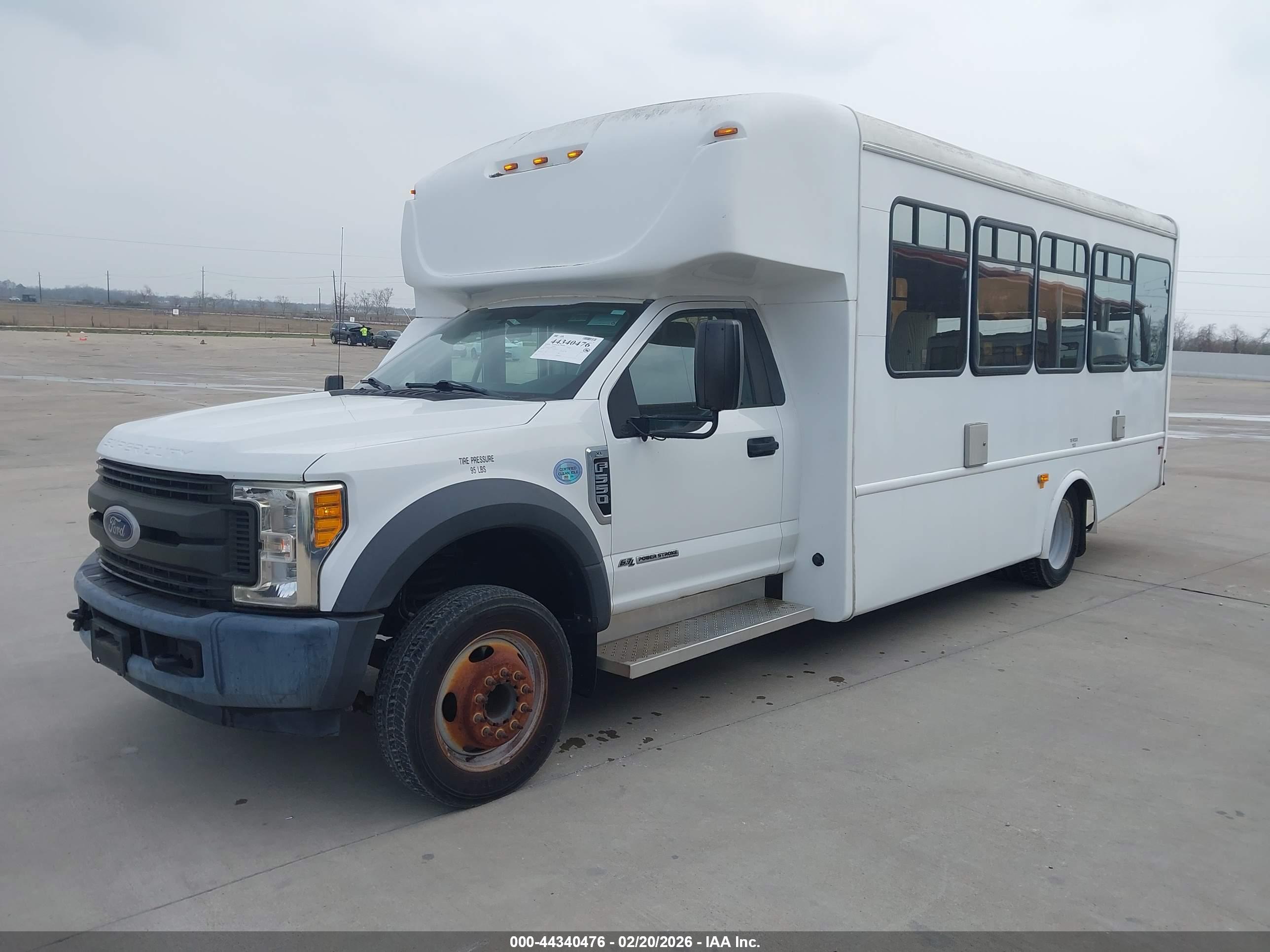FORD F-550 image 2