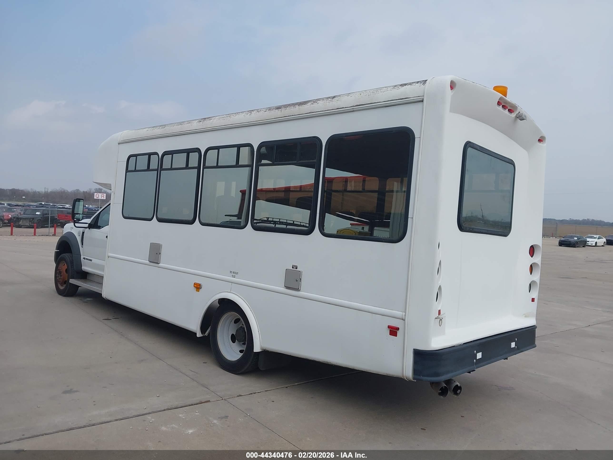 FORD F-550 image 3