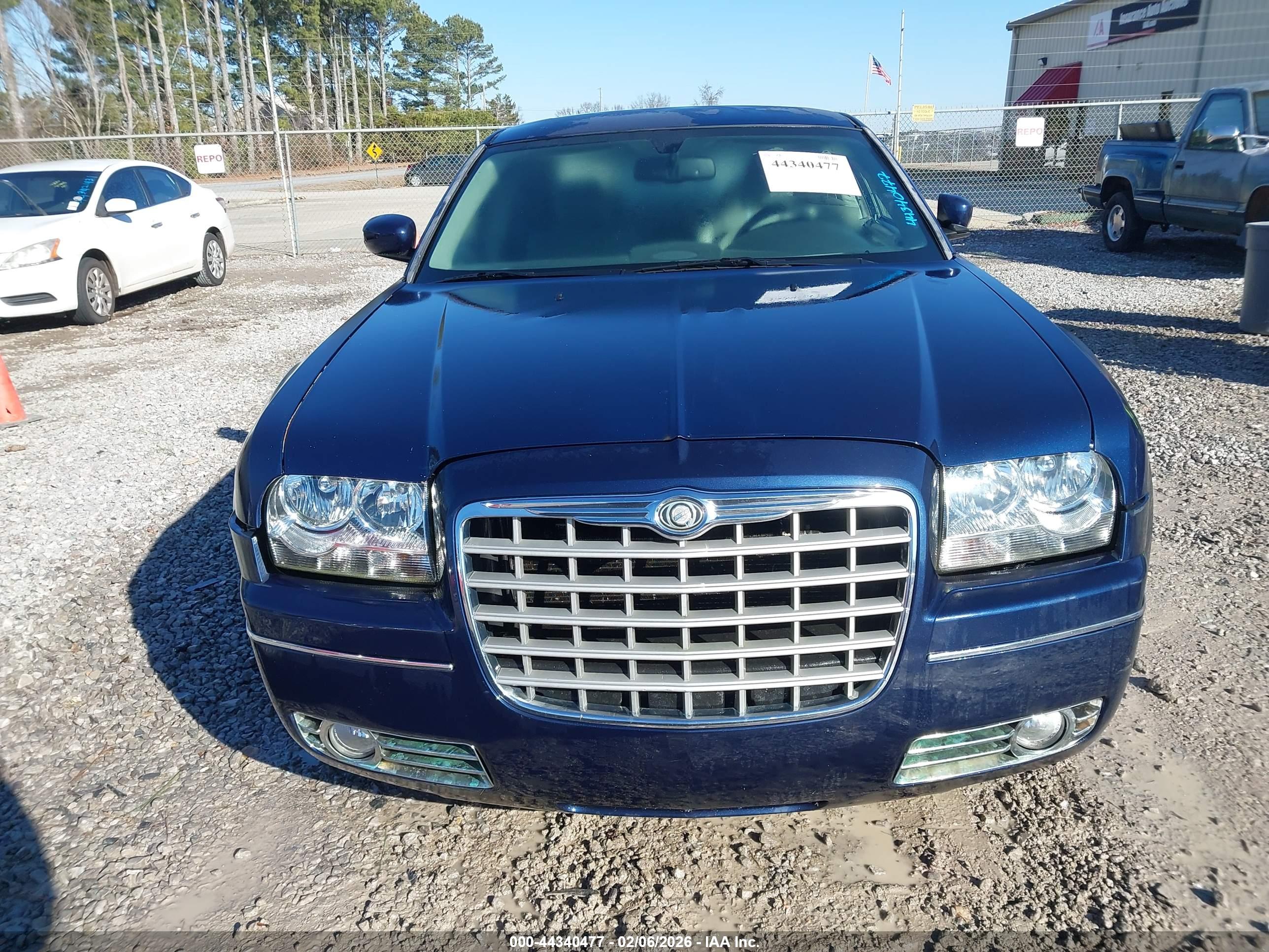 CHRYSLER 300 image 6