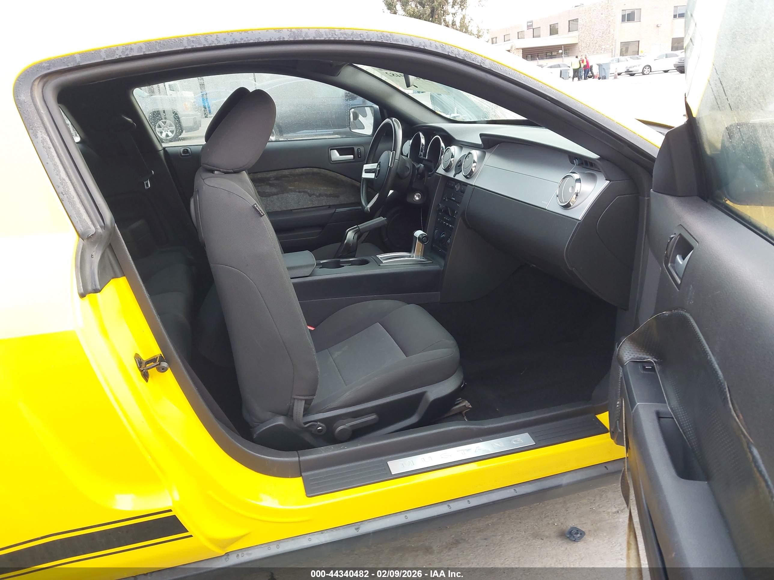 FORD MUSTANG image 5