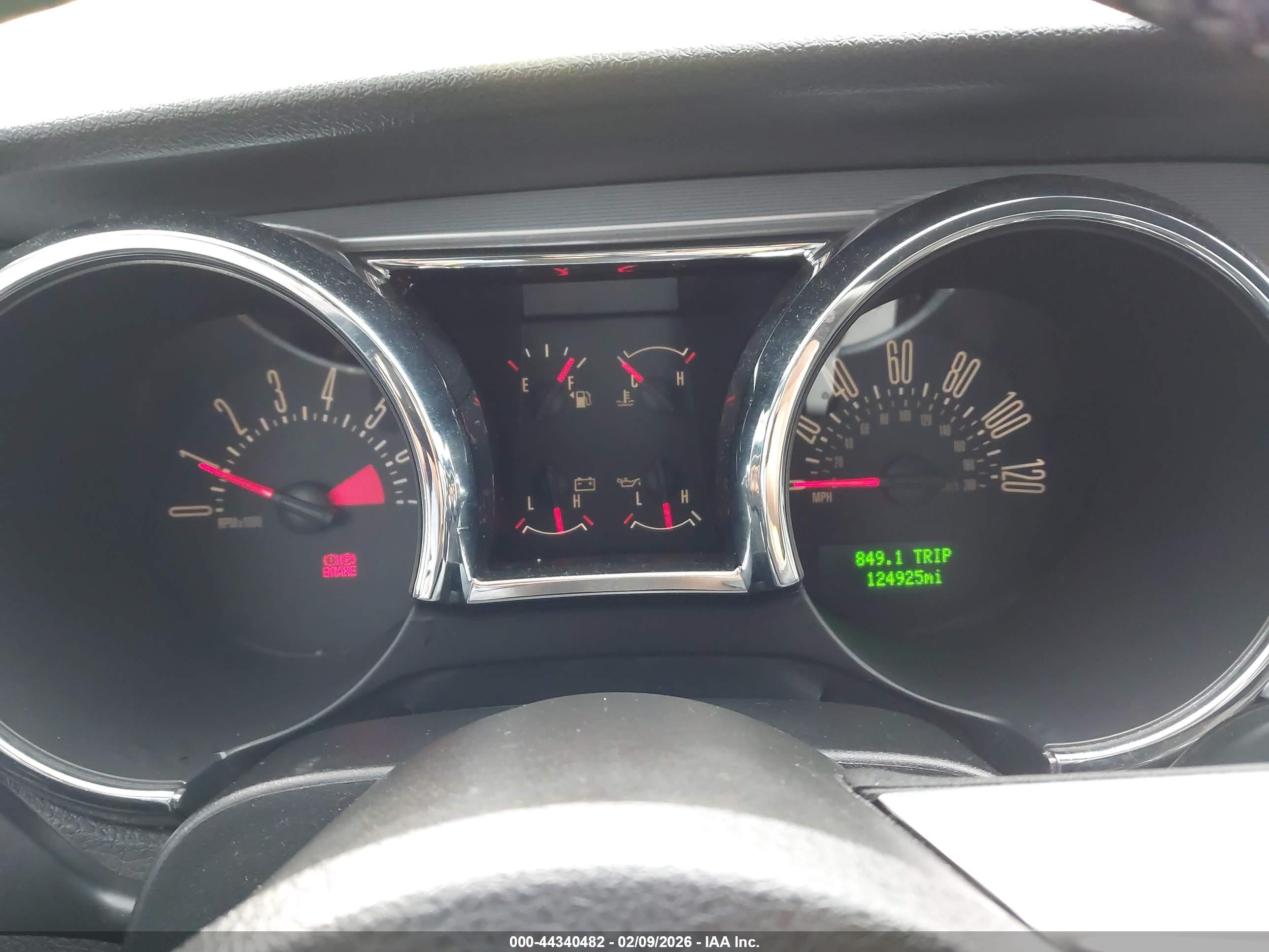 FORD MUSTANG image 7