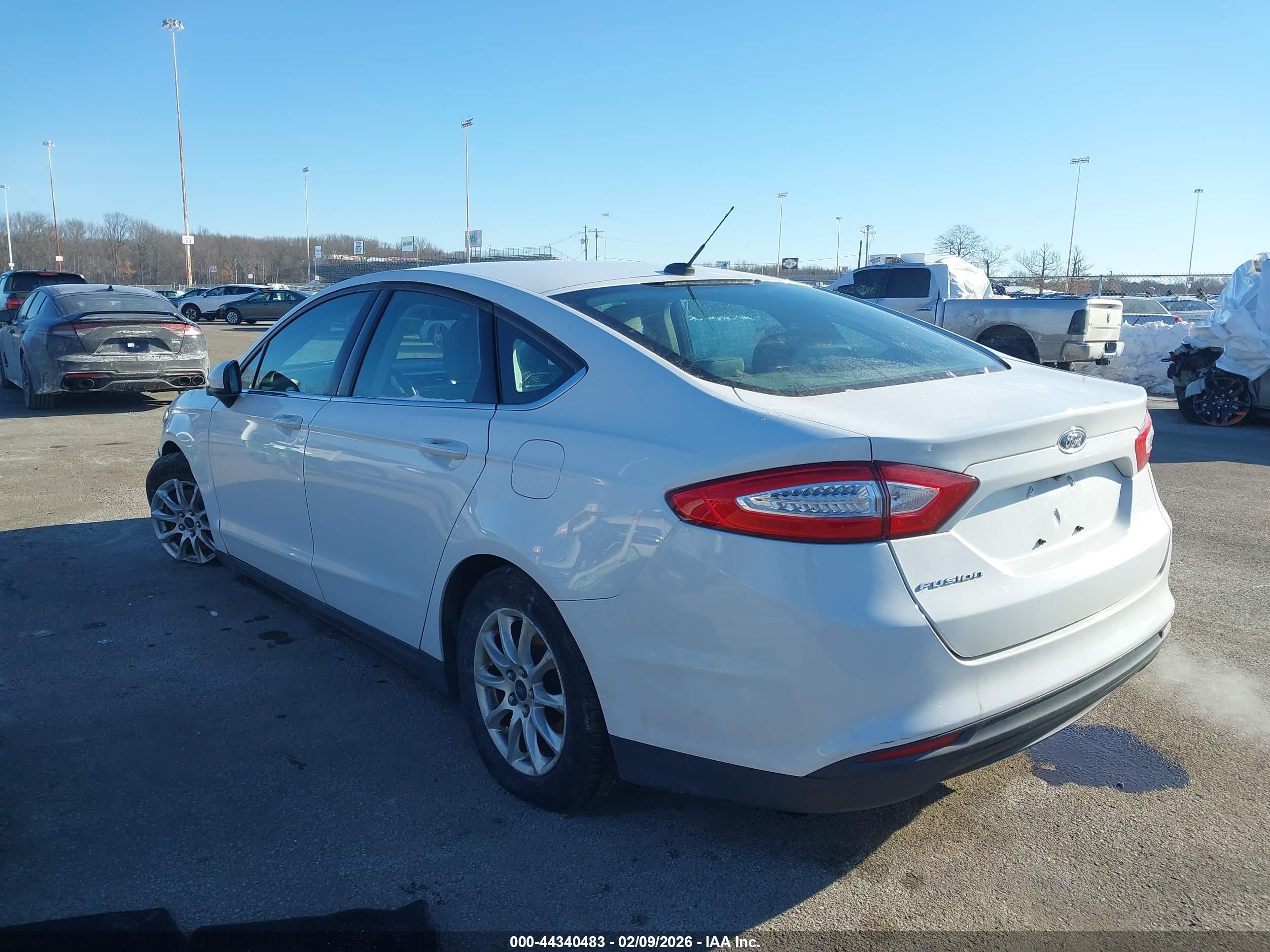 FORD FUSION image 3