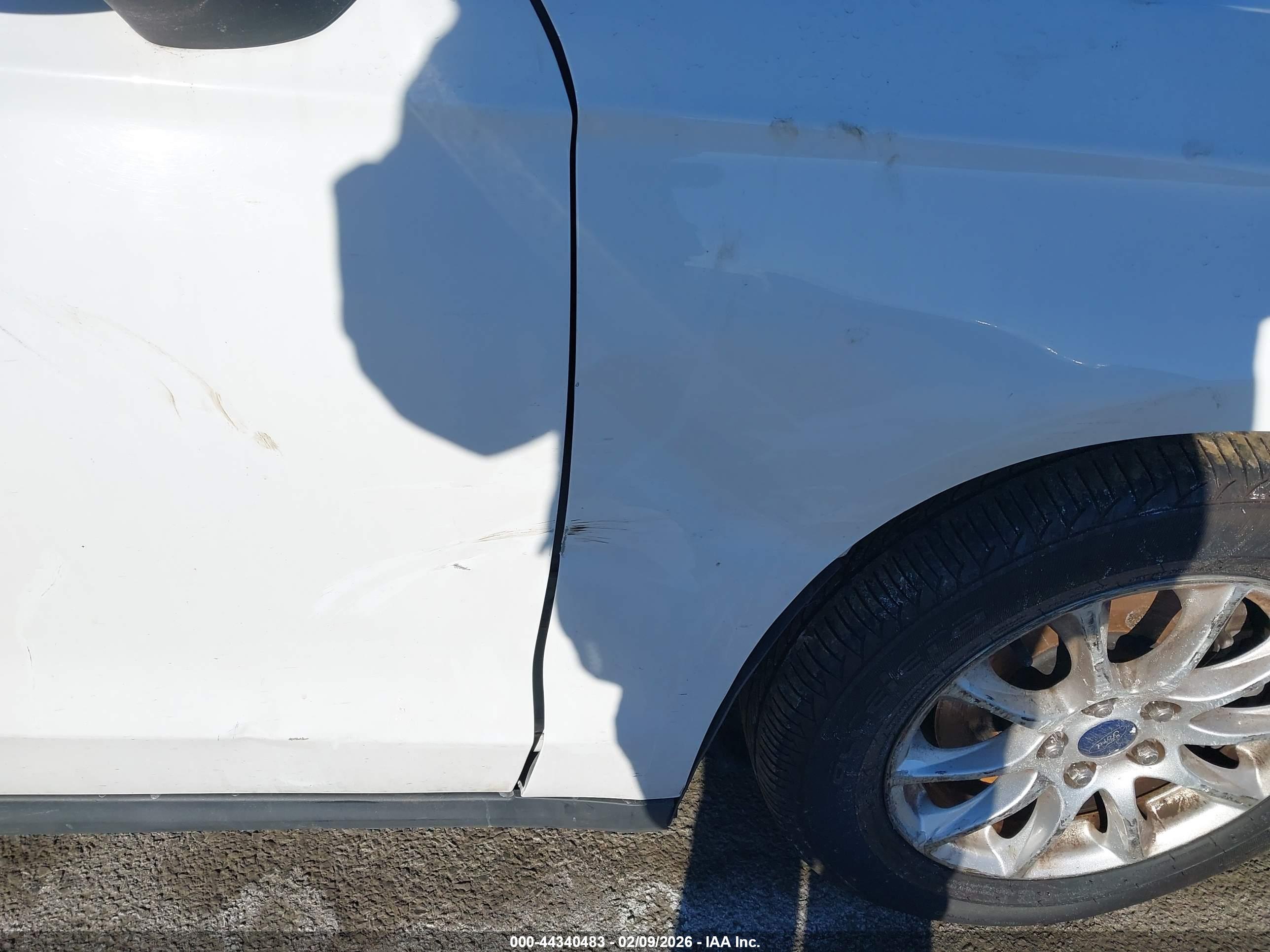 FORD FUSION image 6