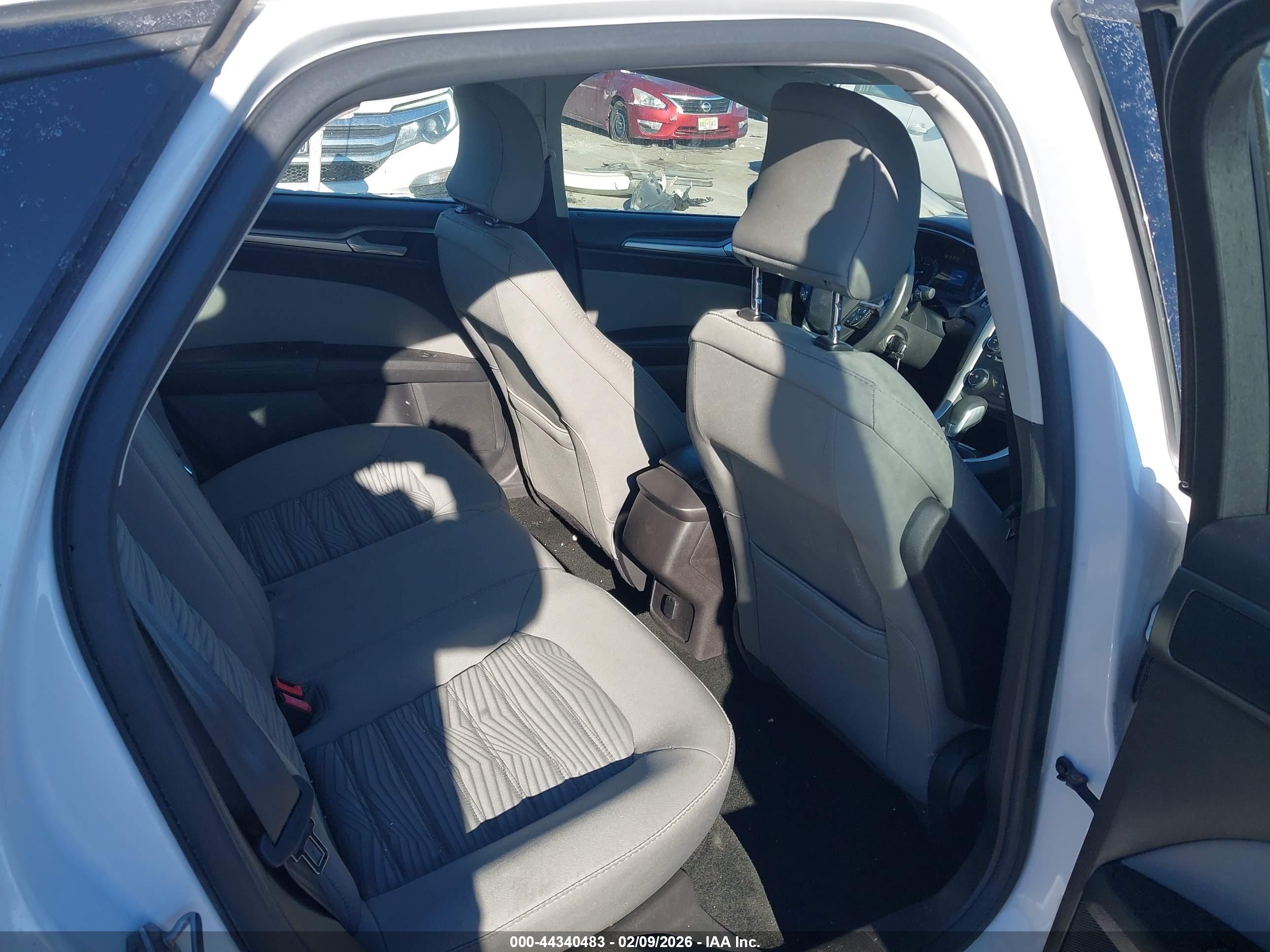 FORD FUSION image 8