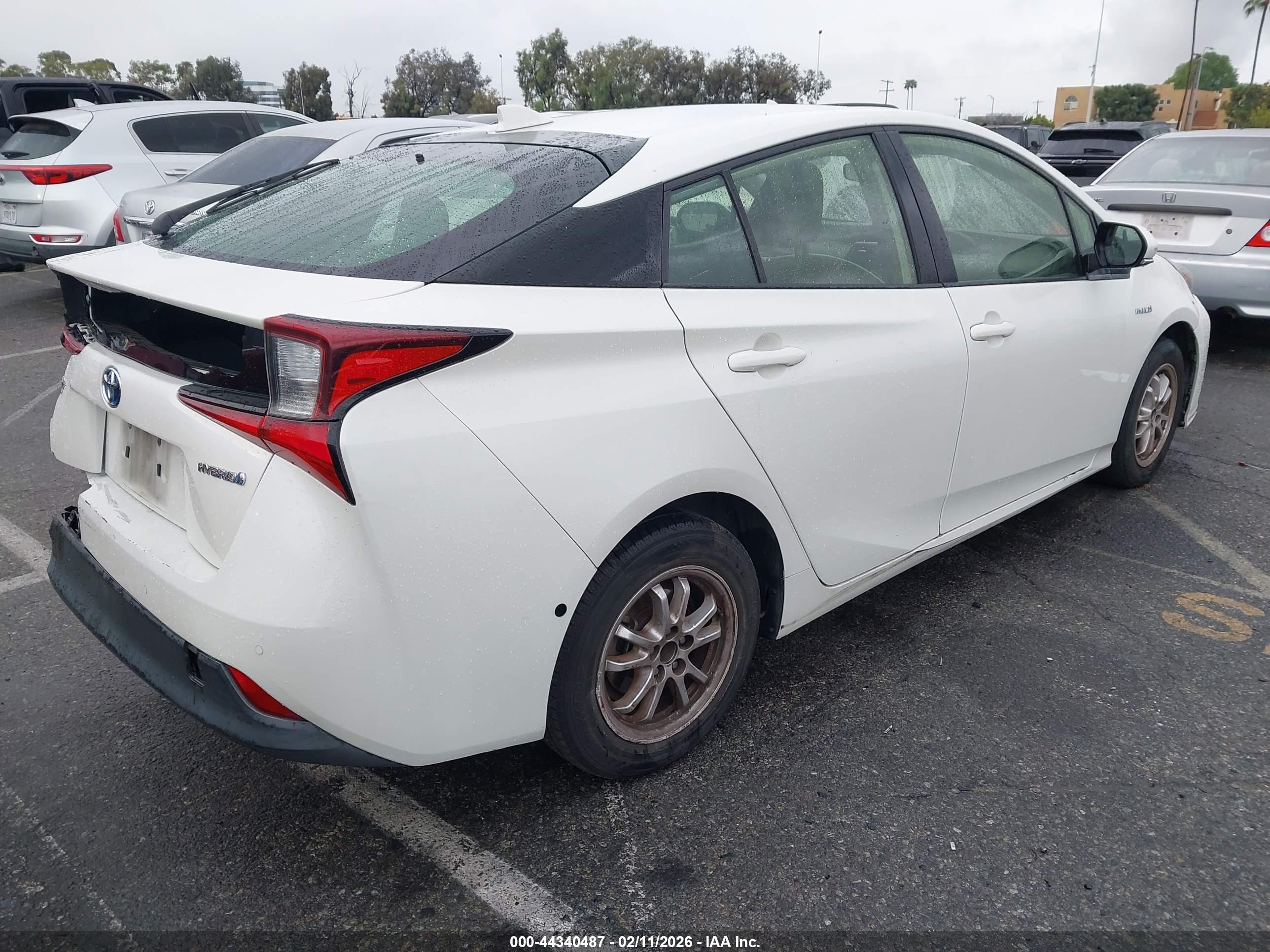 TOYOTA PRIUS image 4