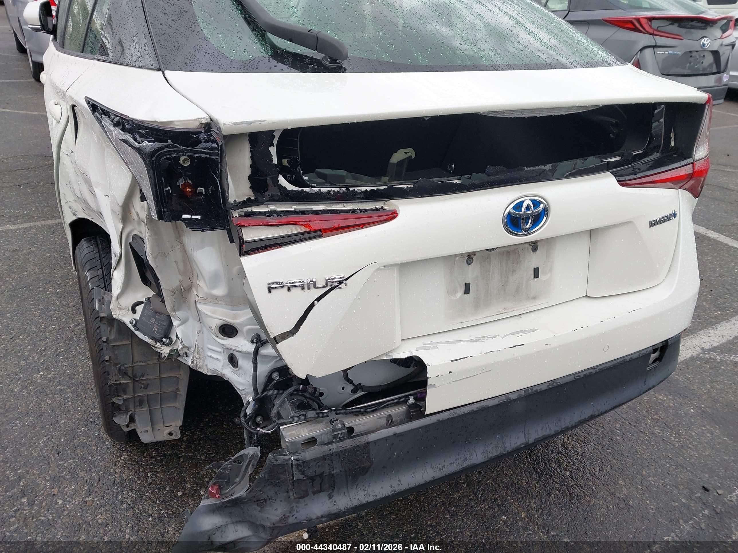 TOYOTA PRIUS image 6