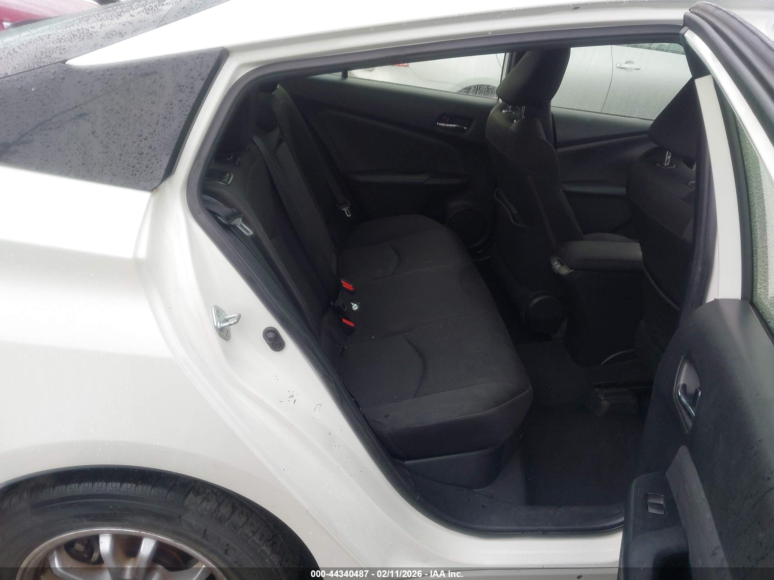 TOYOTA PRIUS image 8