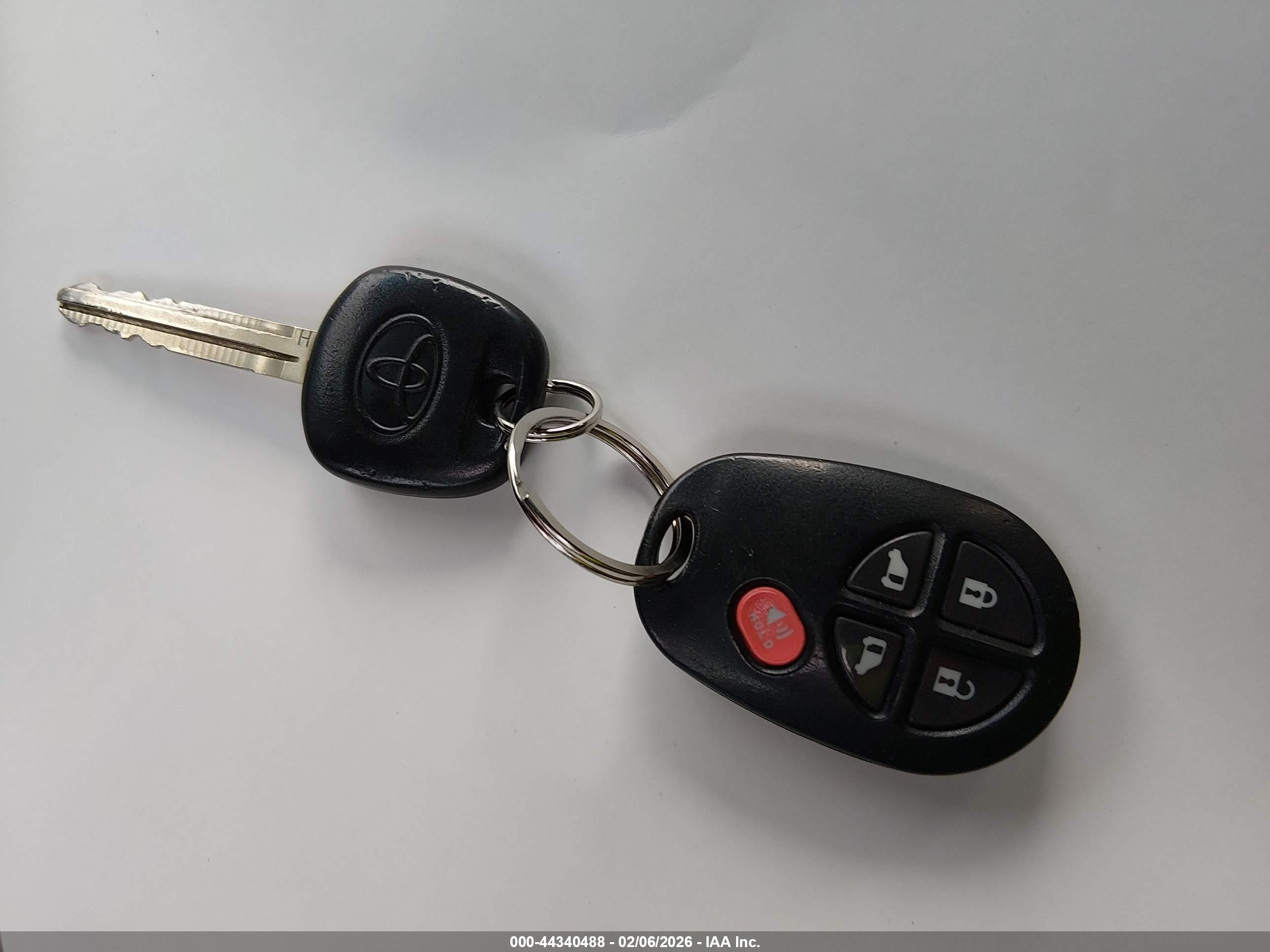 TOYOTA SIENNA image 11