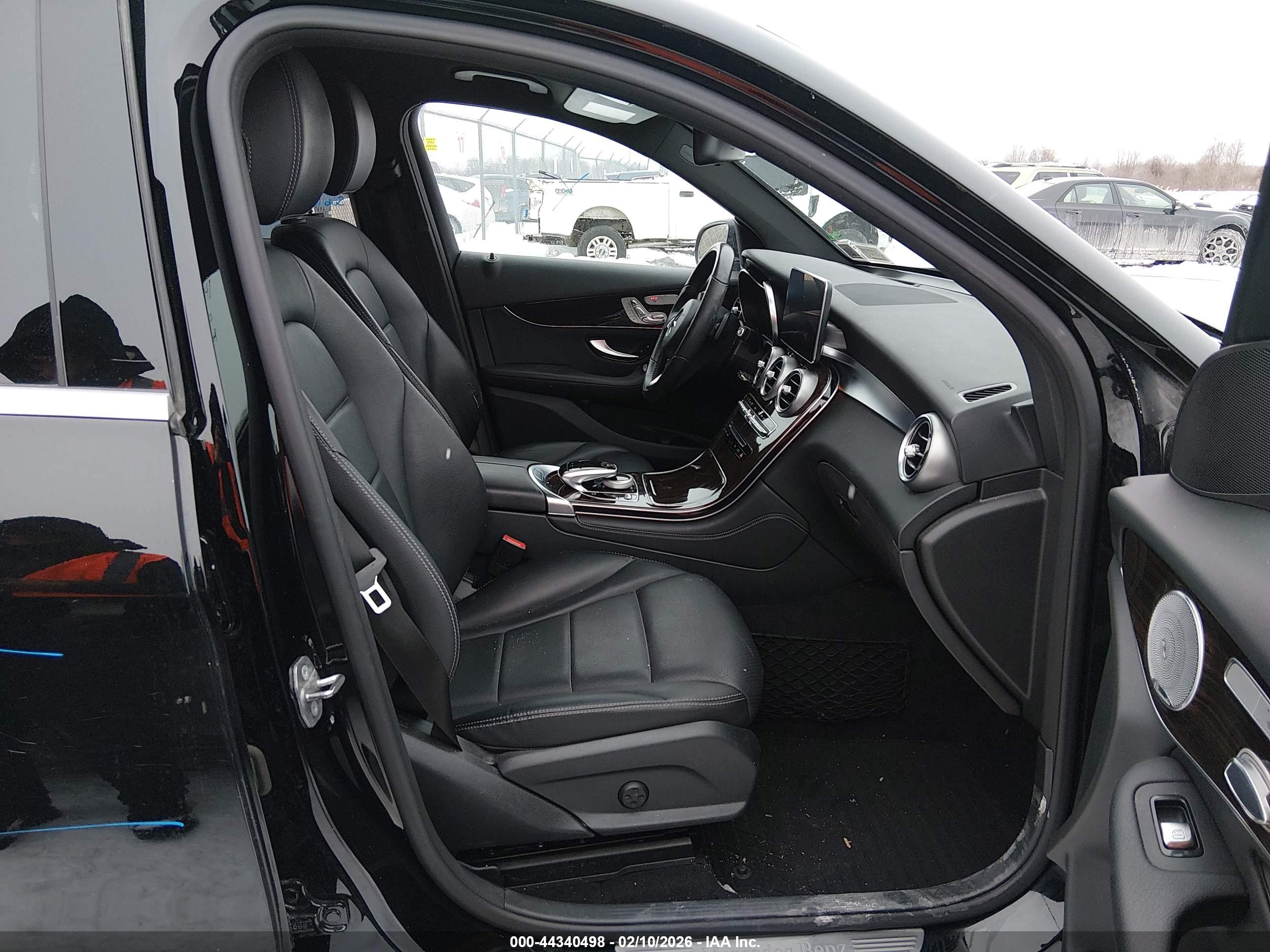 MERCEDES-BENZ GLC image 5