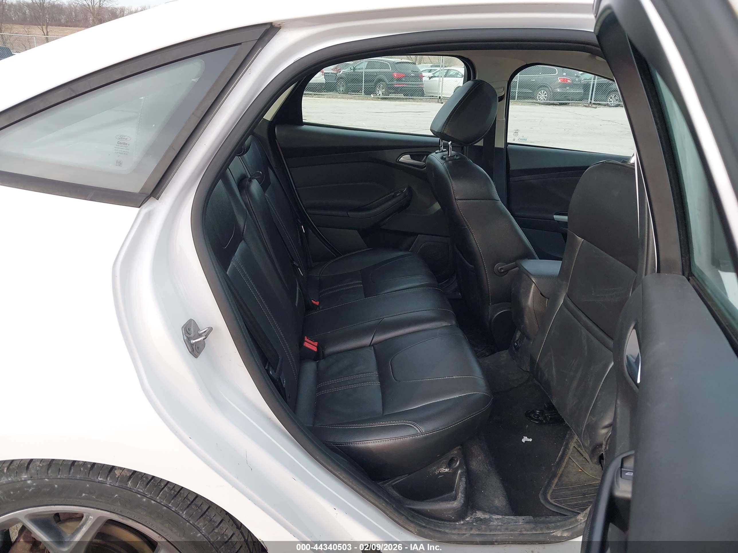 FORD FOCUS image 8