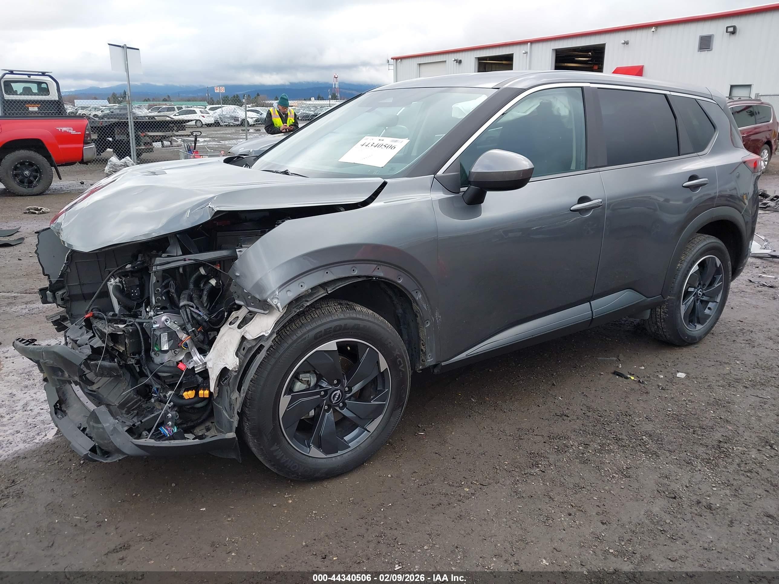 NISSAN ROGUE image 2