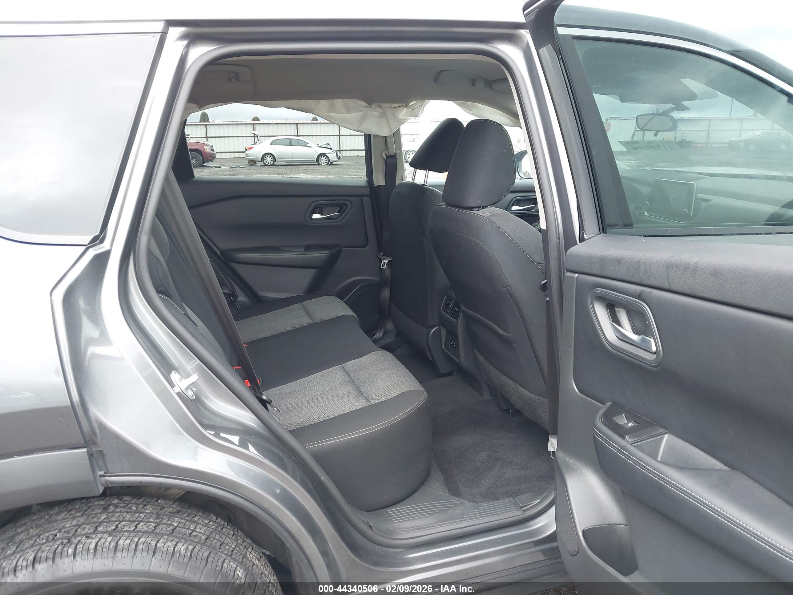NISSAN ROGUE image 8