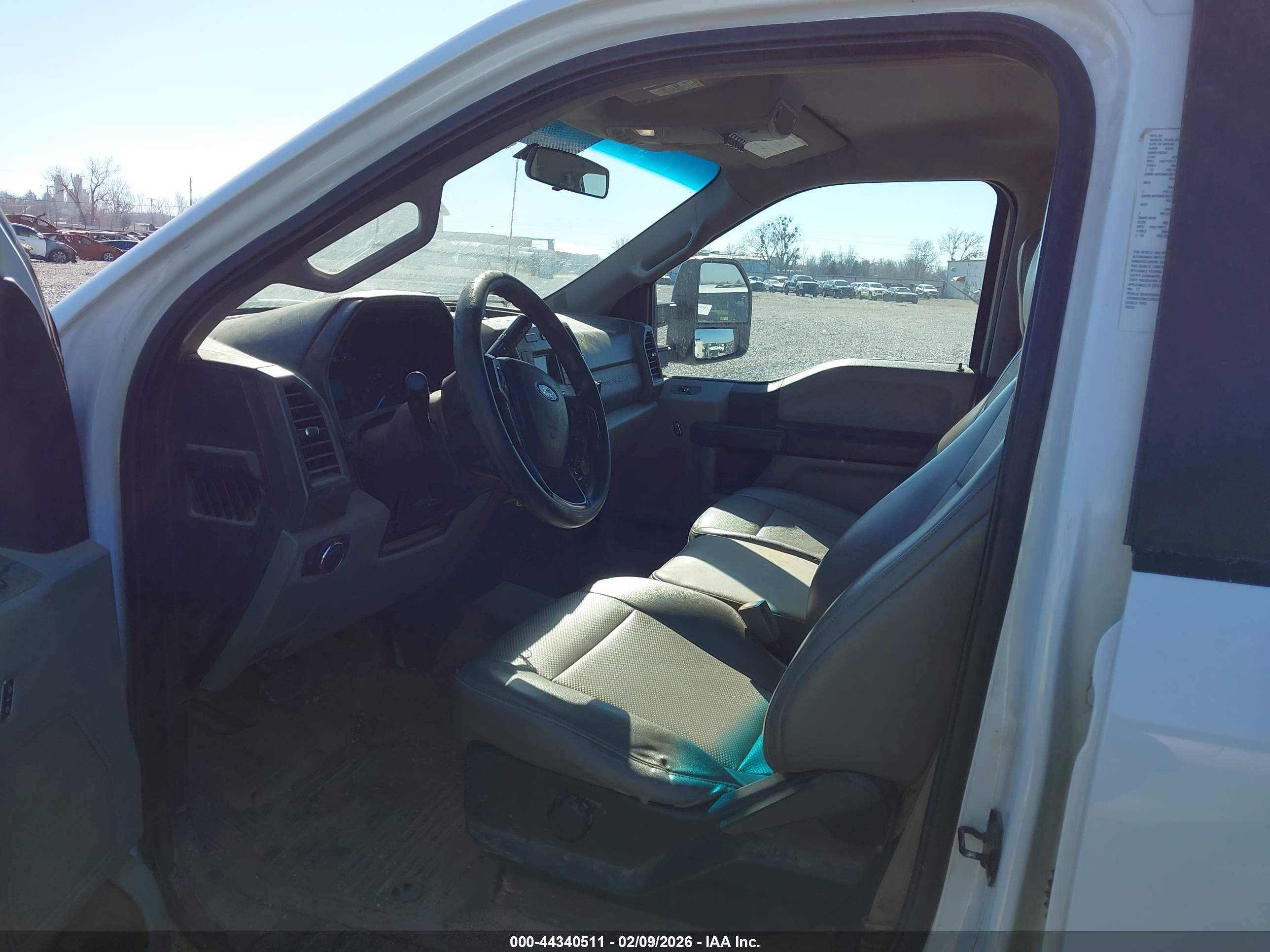 FORD F-350 image 8