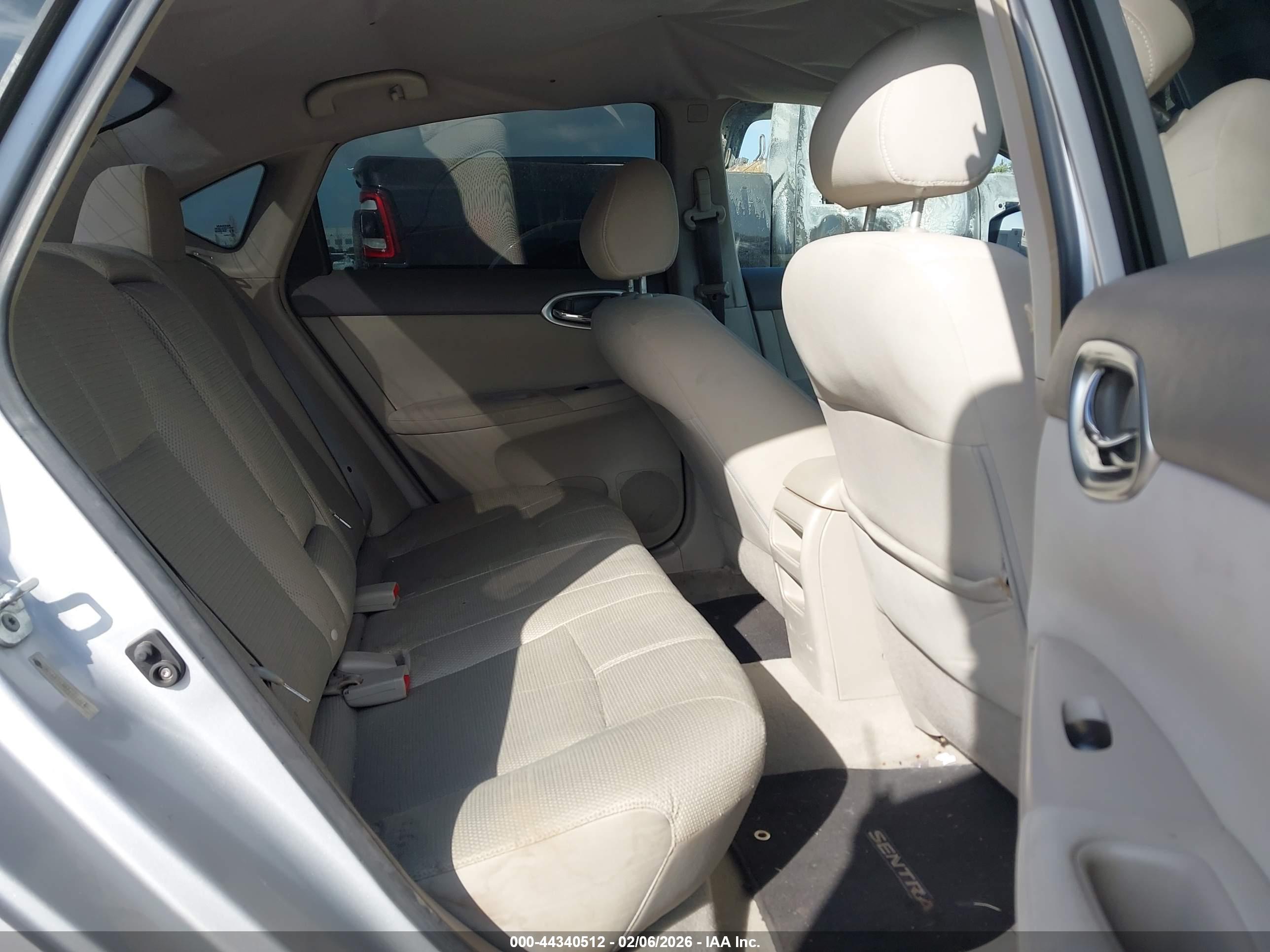 NISSAN SENTRA image 8