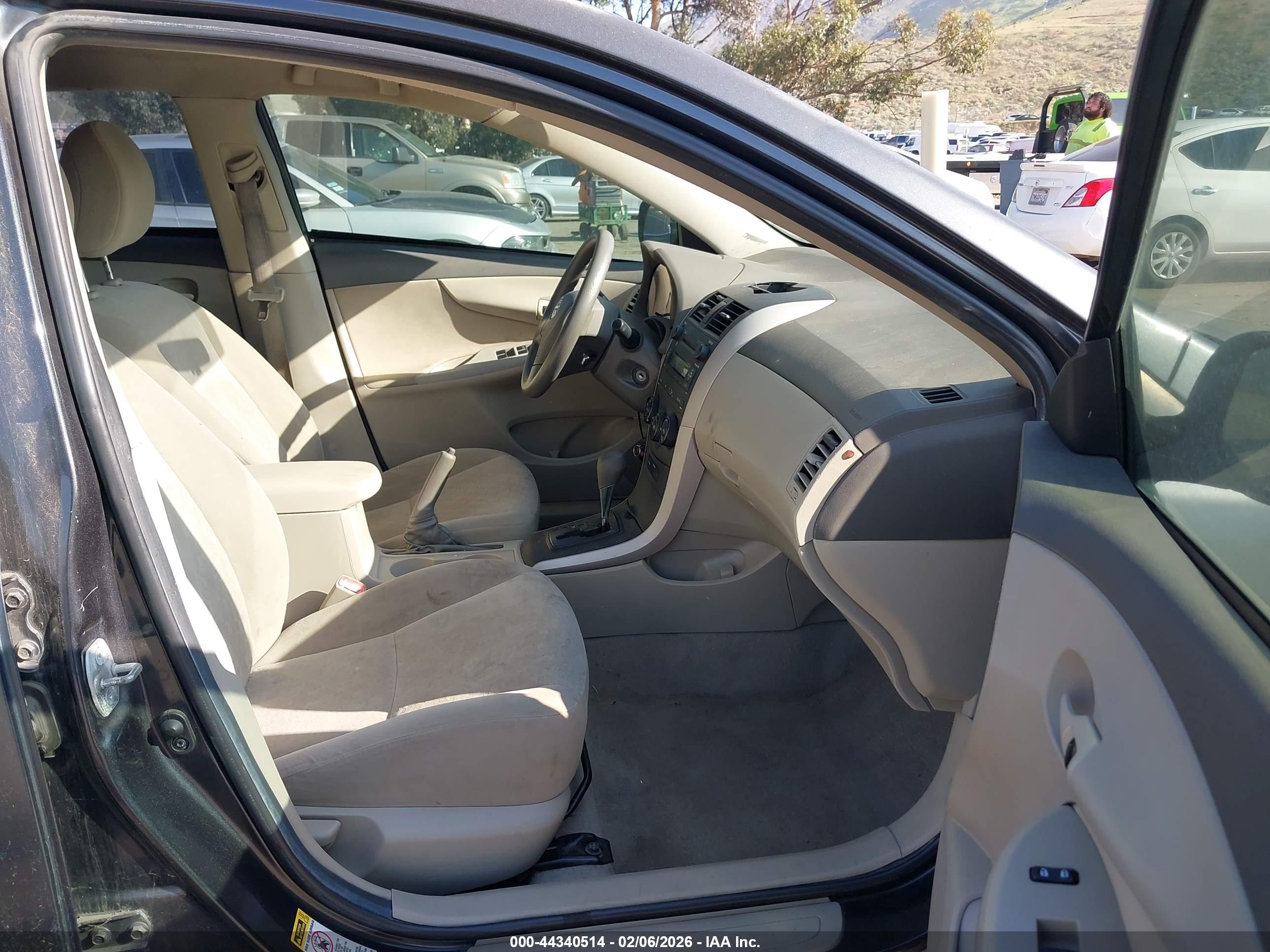 TOYOTA COROLLA image 5