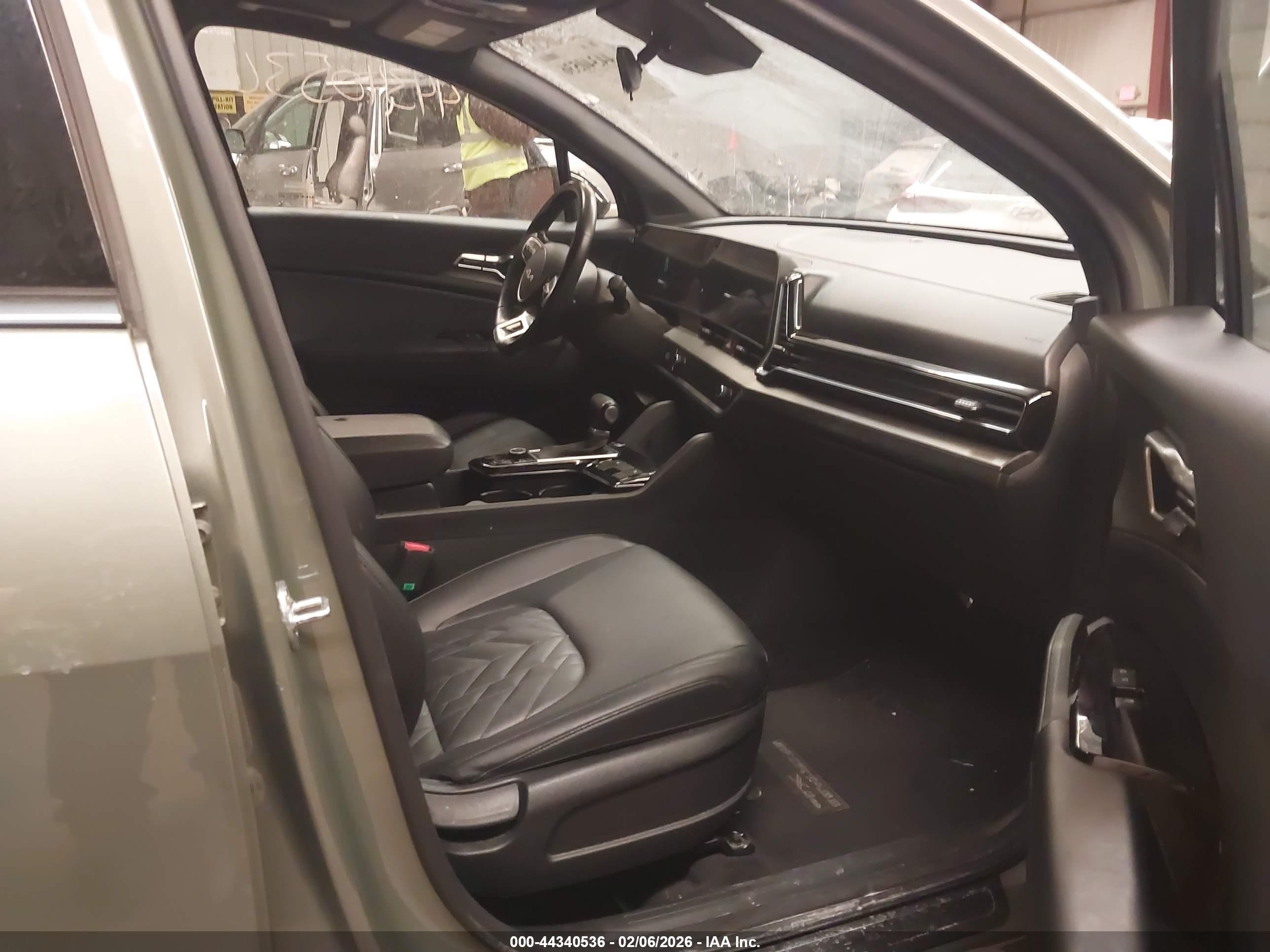 KIA SPORTAGE image 5