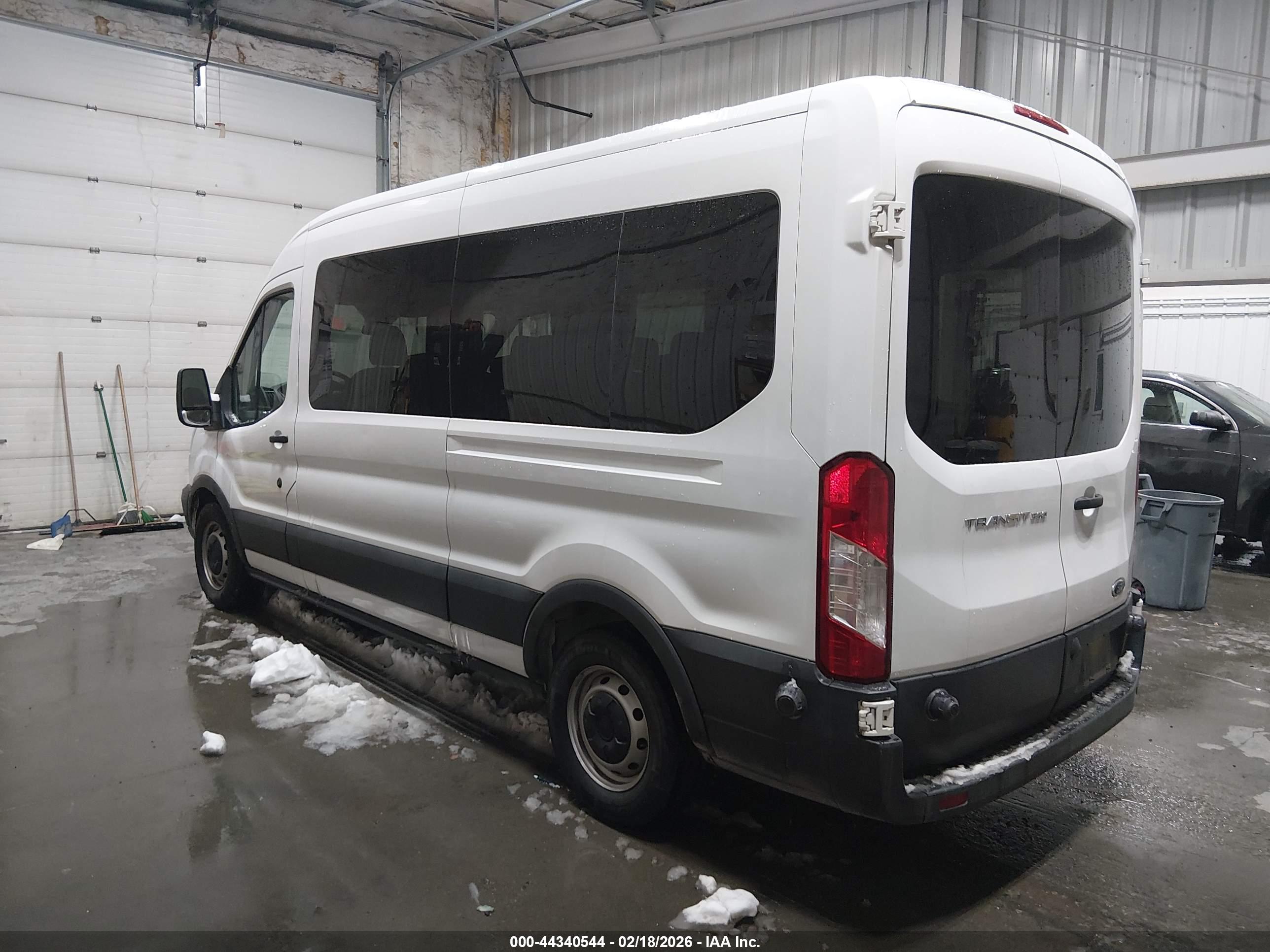 FORD TRANSIT-350 image 3