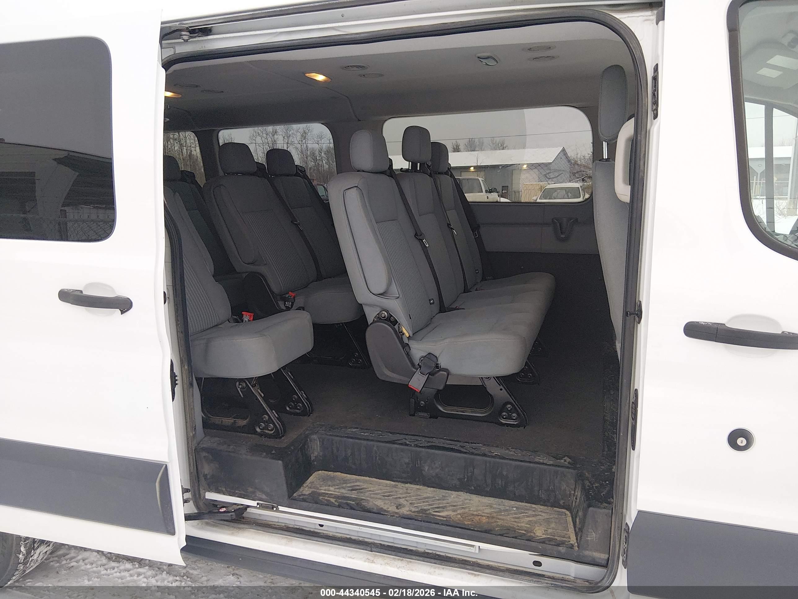 FORD TRANSIT-350 image 8