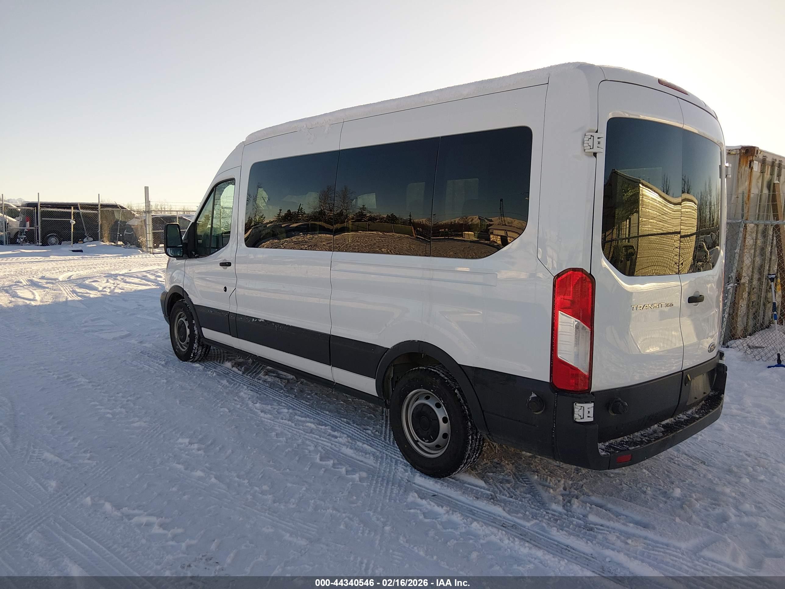 FORD TRANSIT-350 image 3