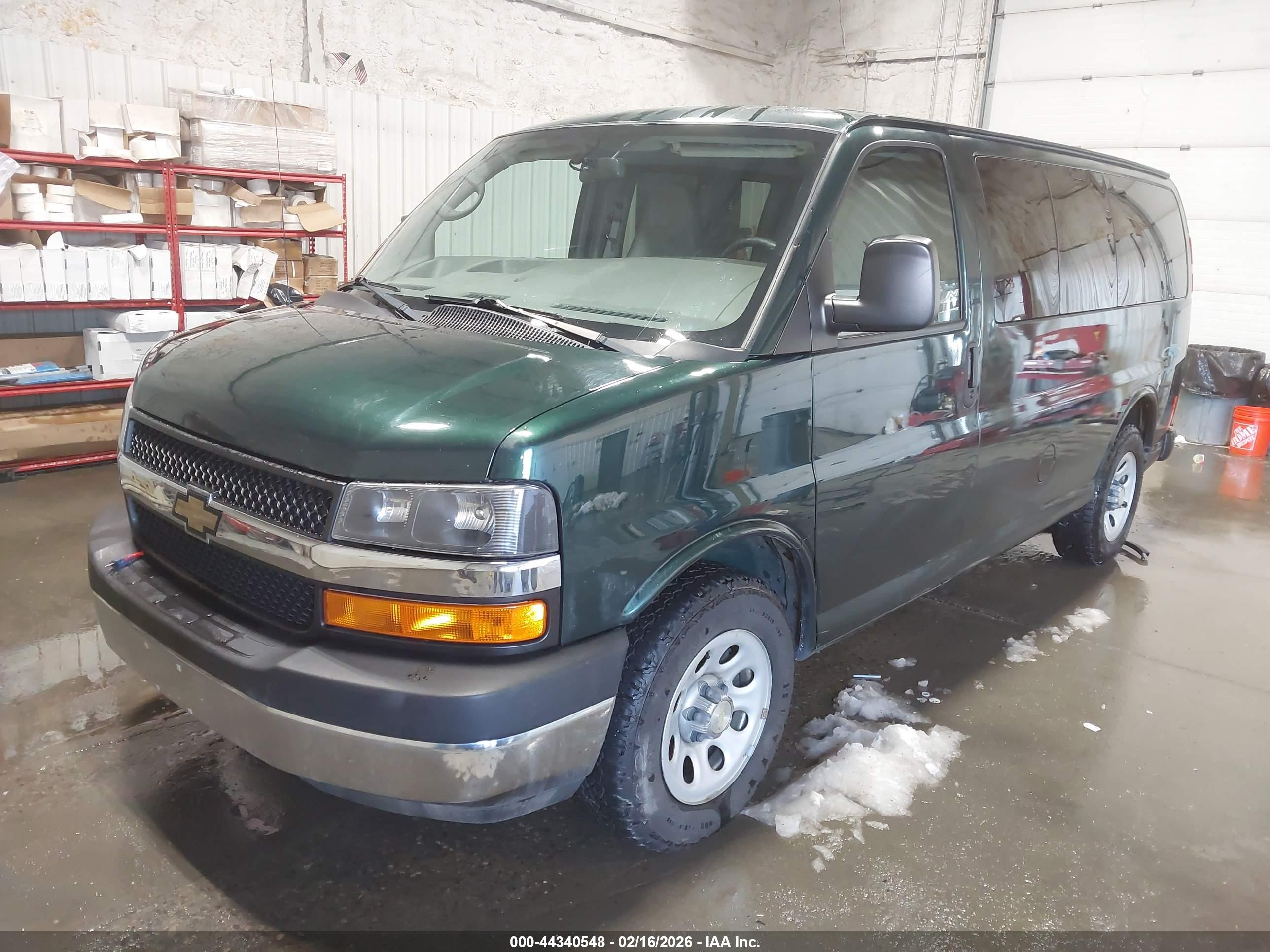 CHEVROLET EXPRESS image 2