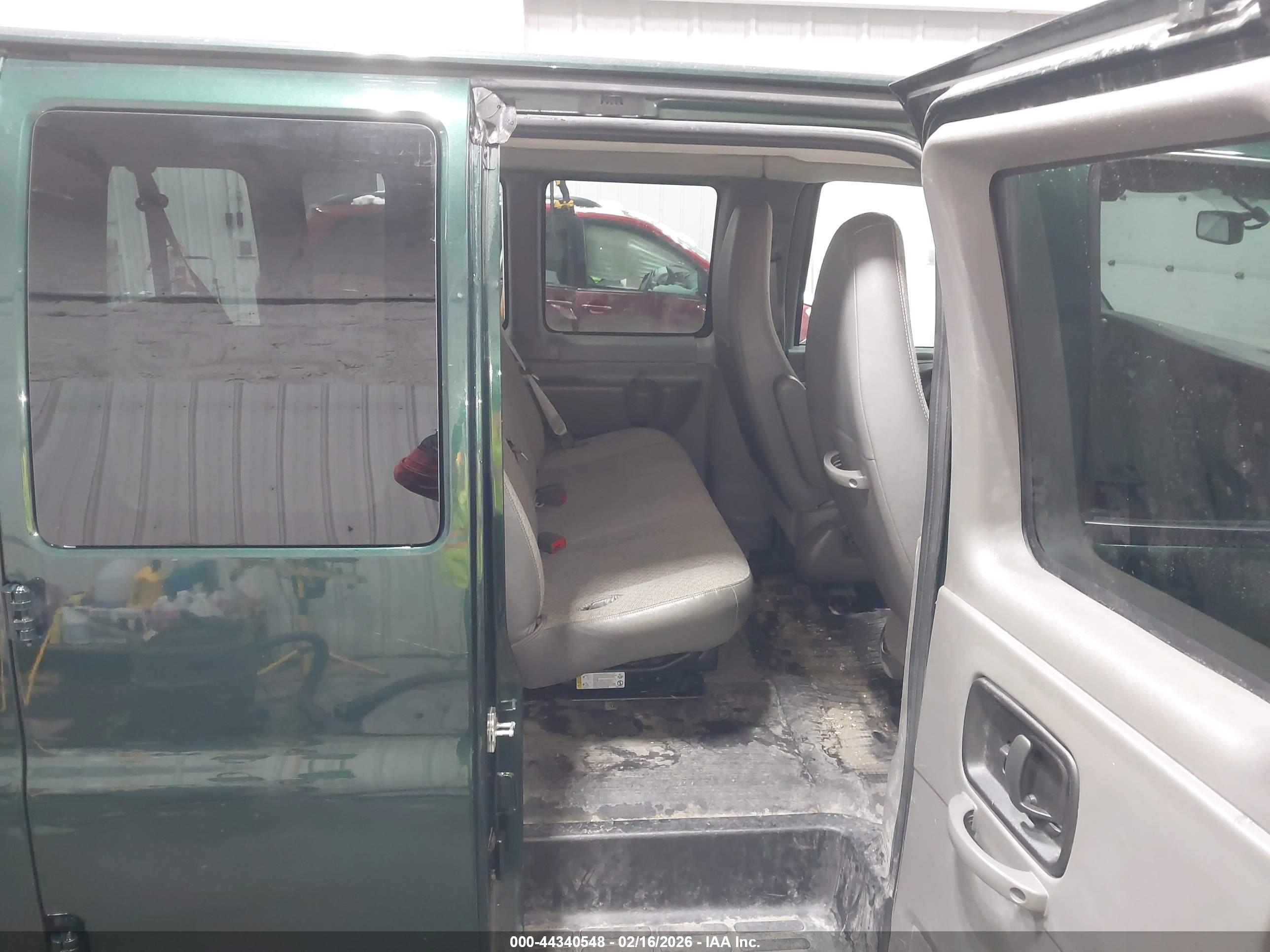 CHEVROLET EXPRESS image 8