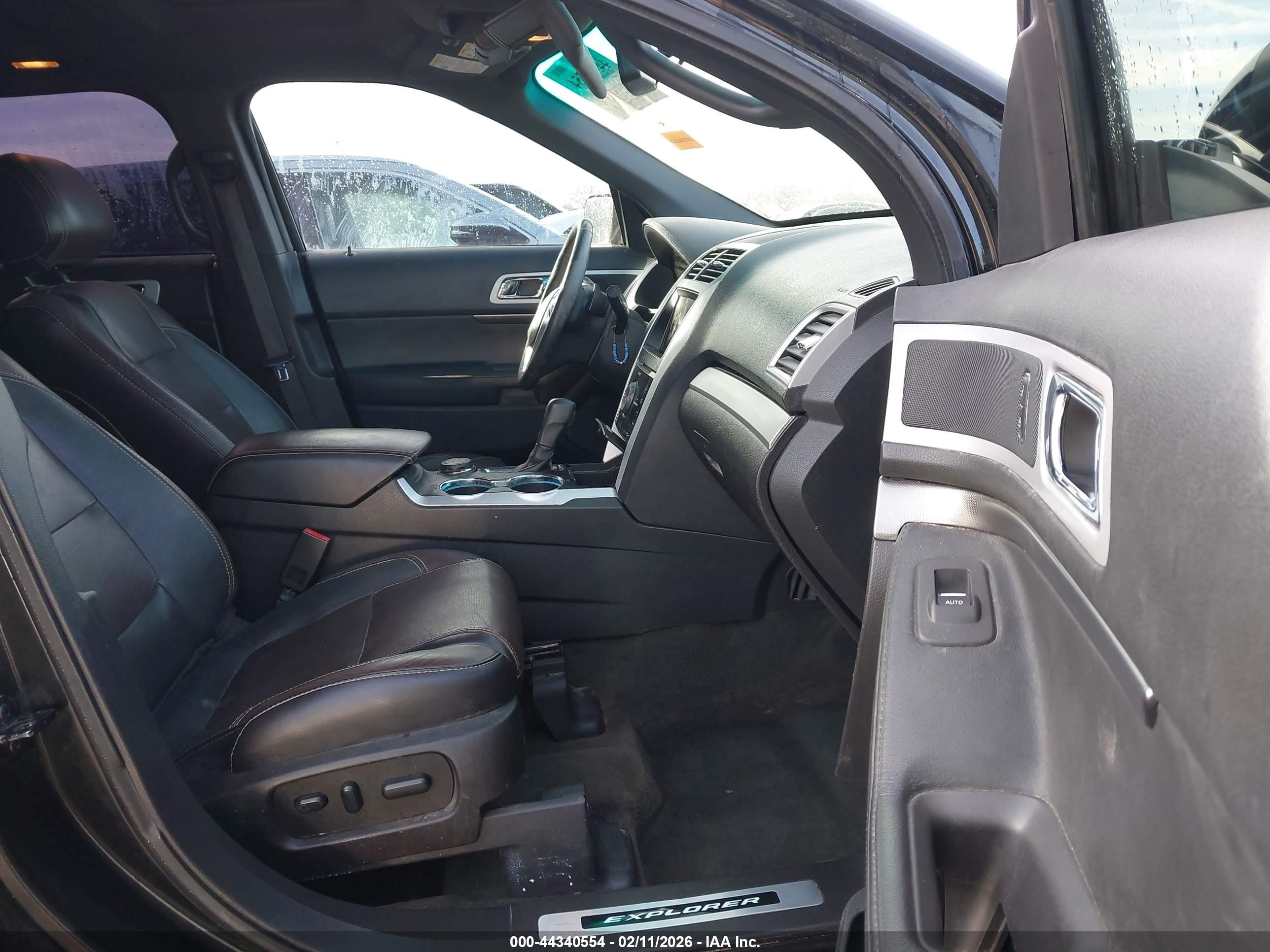 FORD EXPLORER image 5