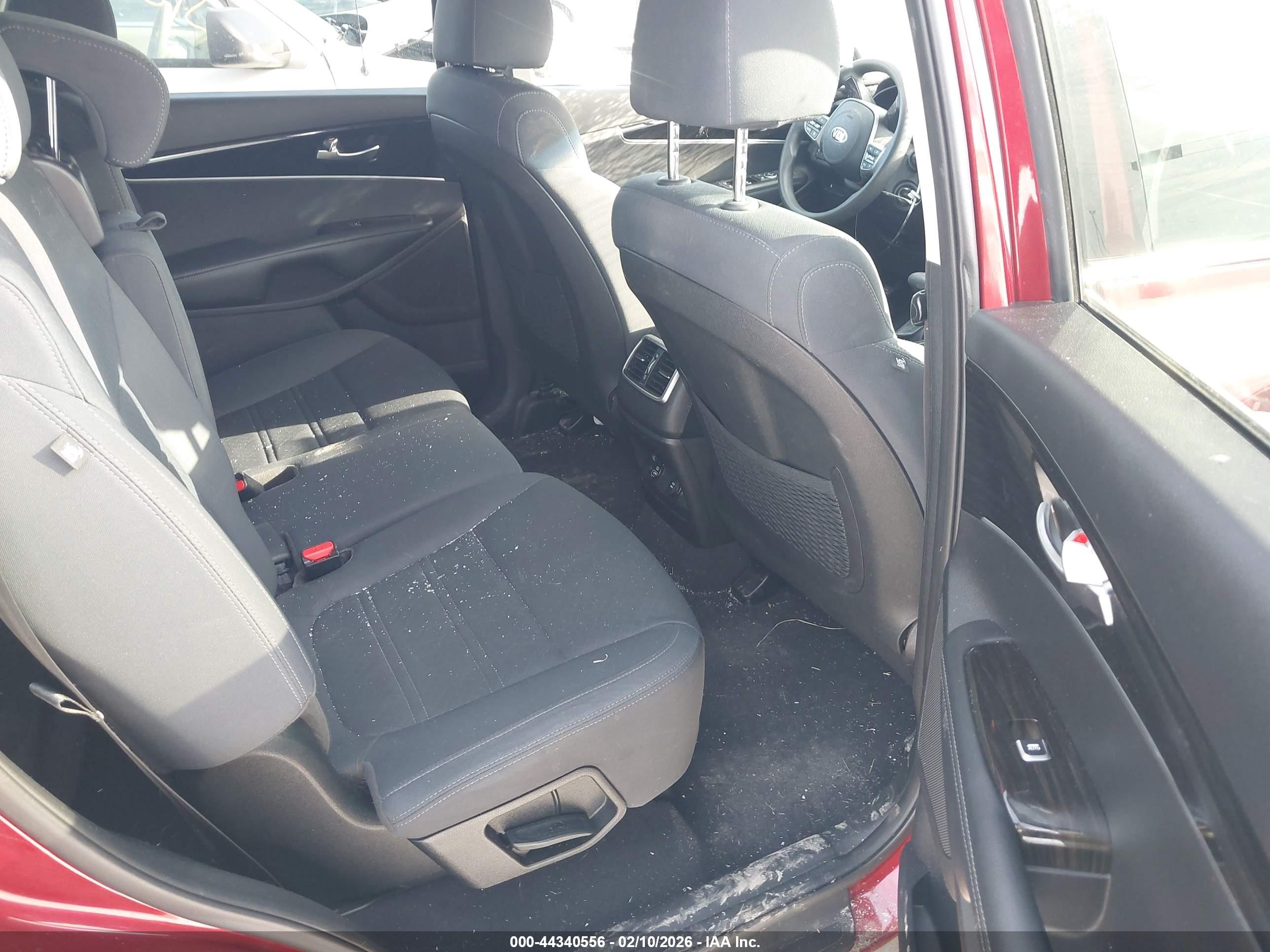 KIA SORENTO image 8