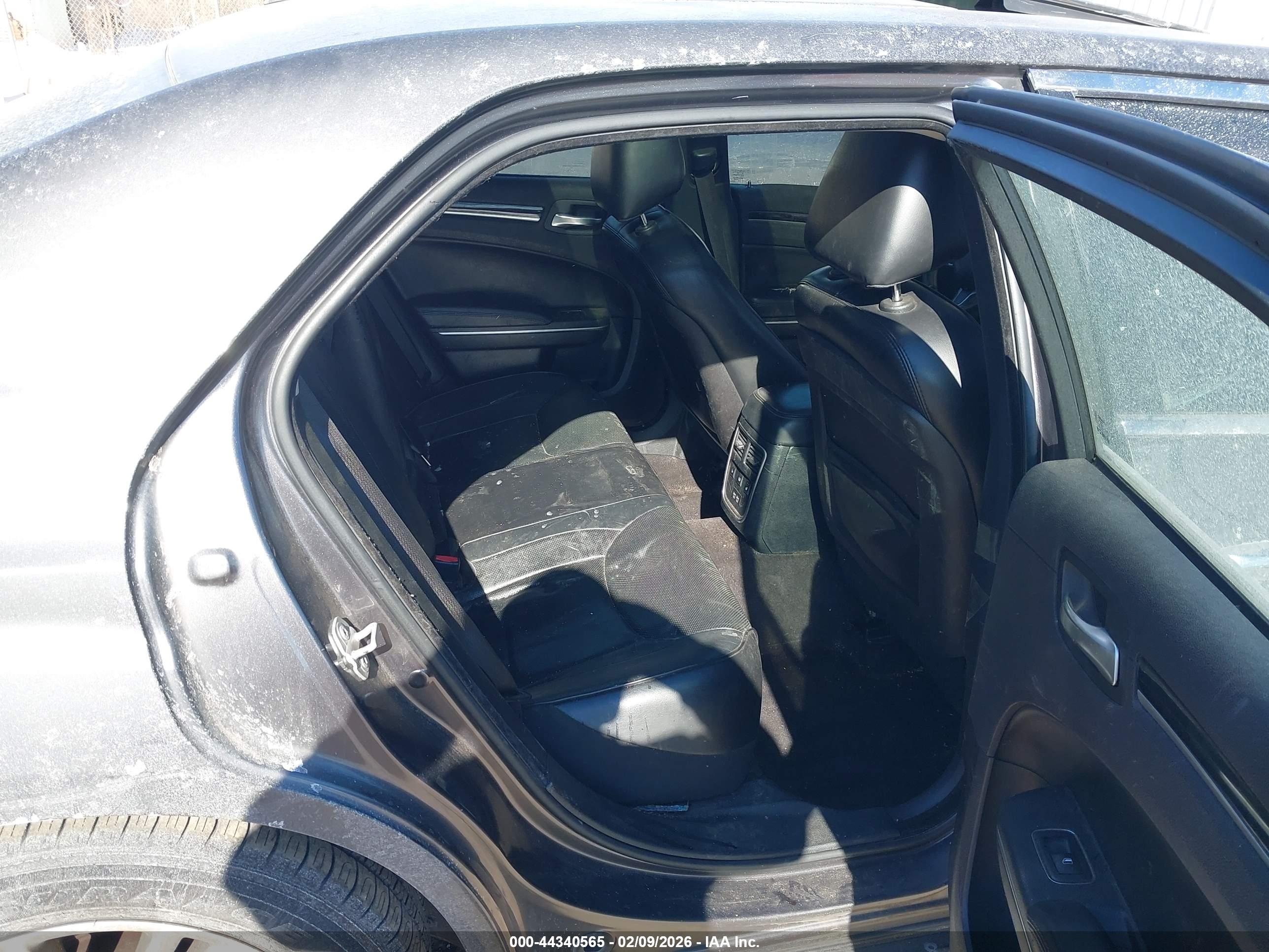 CHRYSLER 300C image 8
