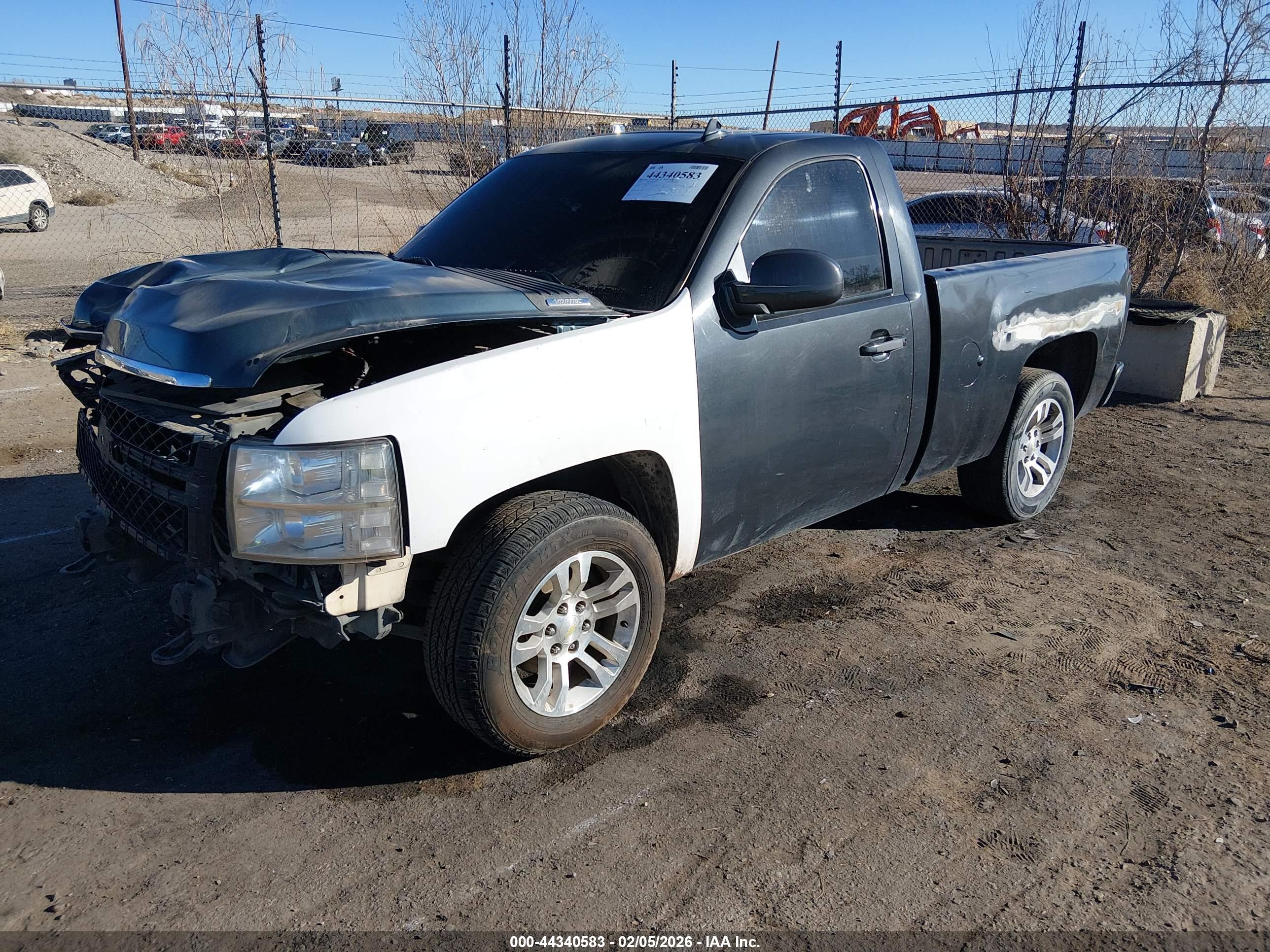 CHEVROLET SILVERADO image 2