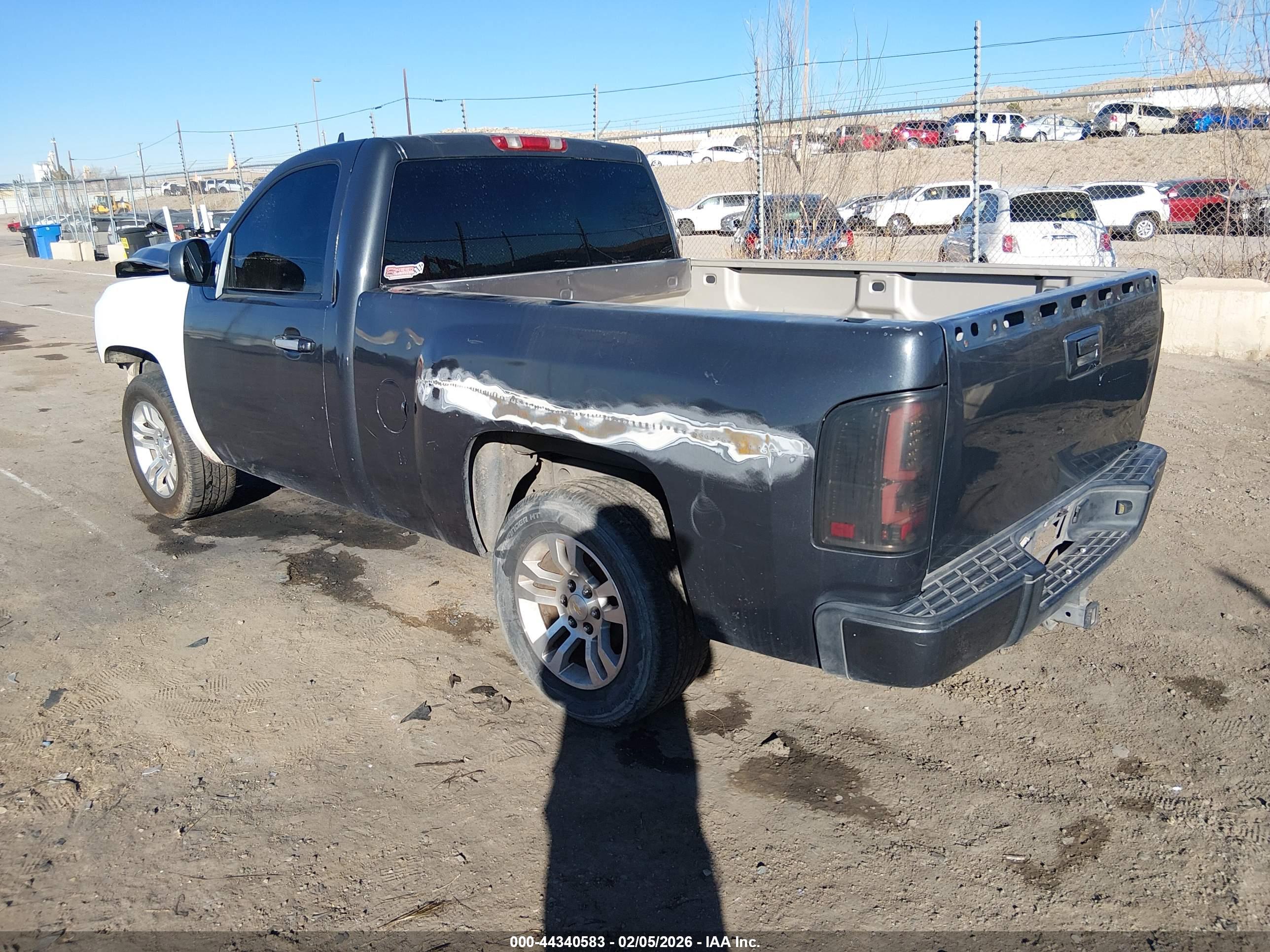 CHEVROLET SILVERADO image 3