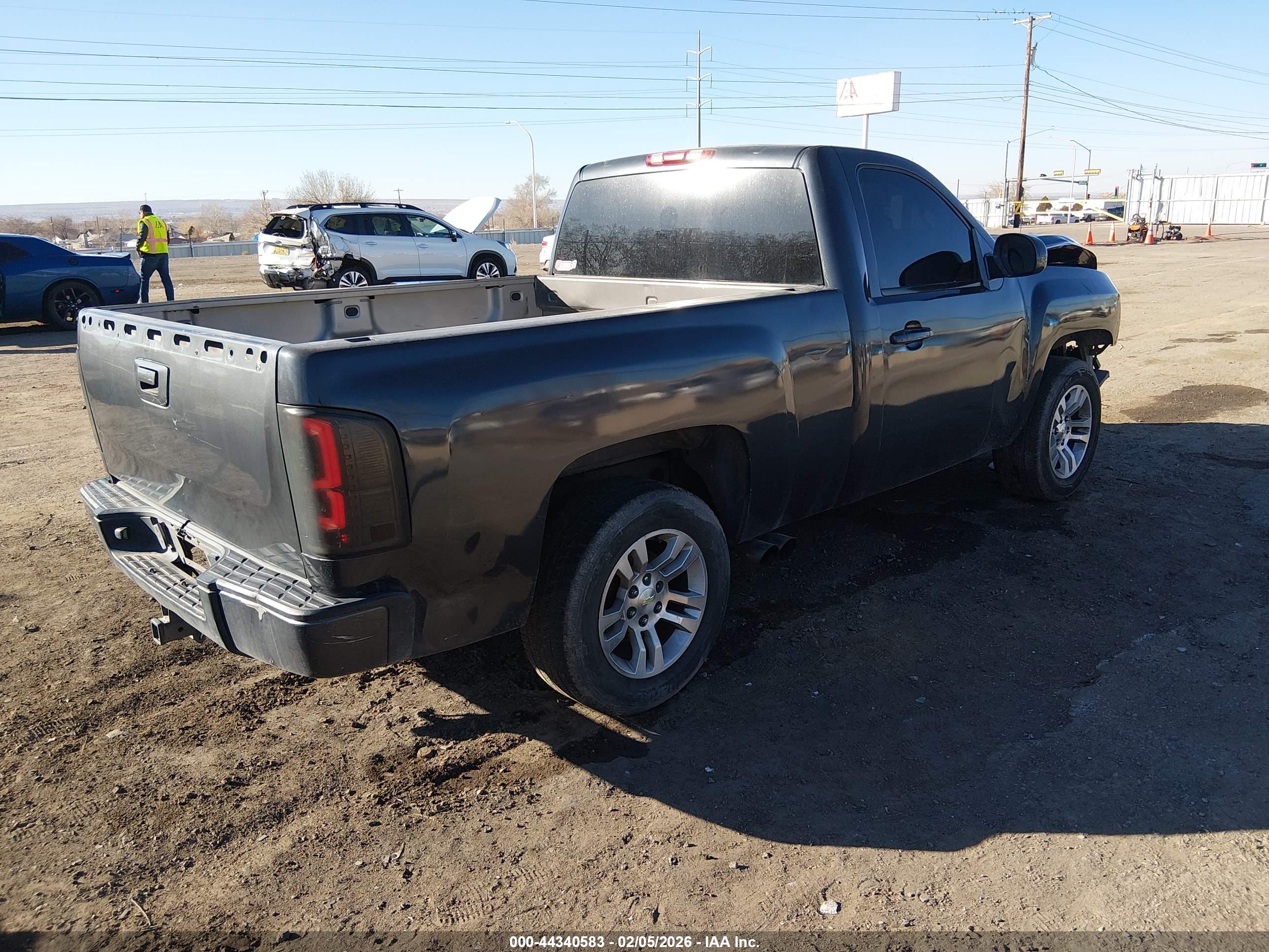 CHEVROLET SILVERADO image 4