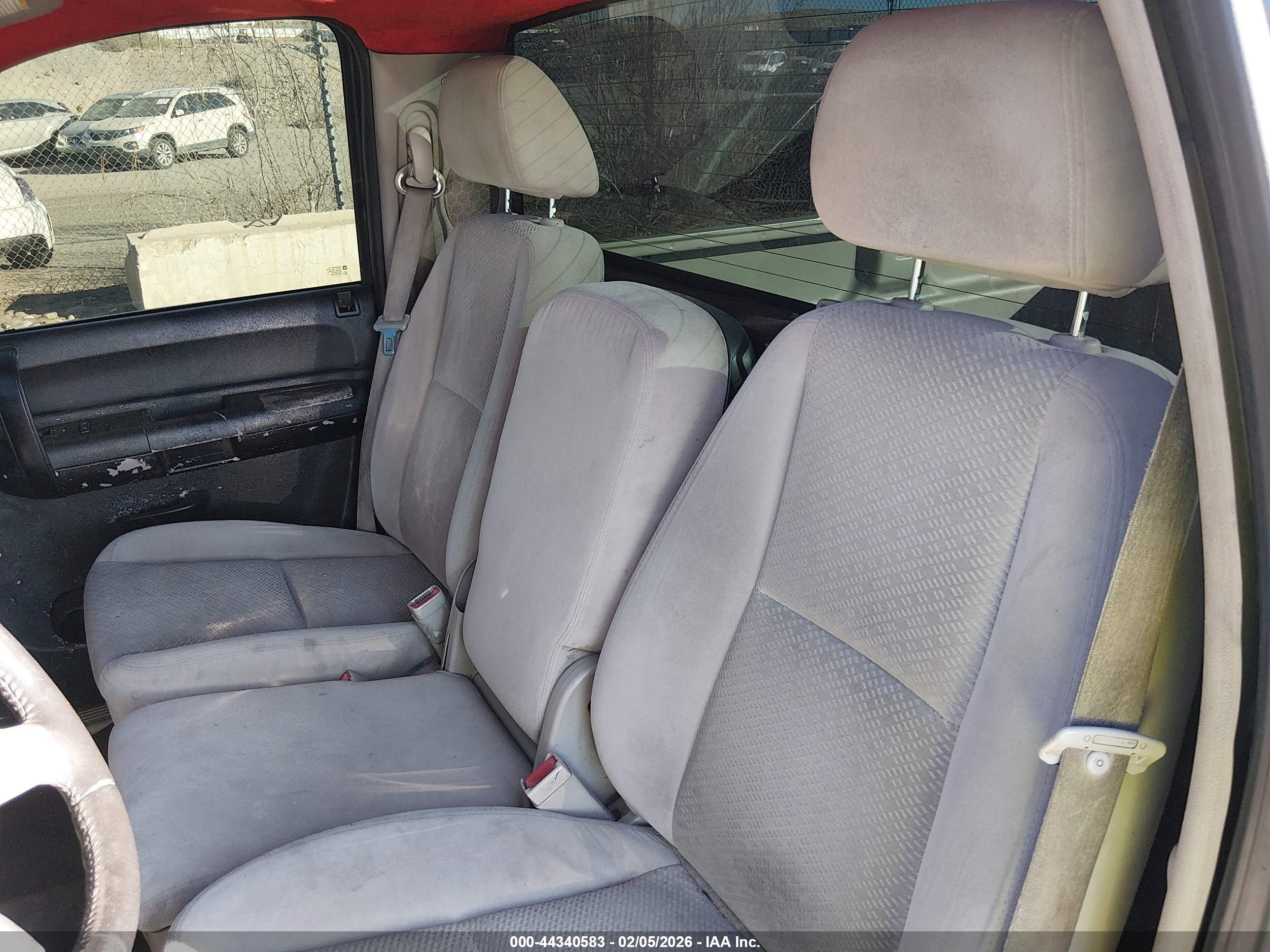 CHEVROLET SILVERADO image 8