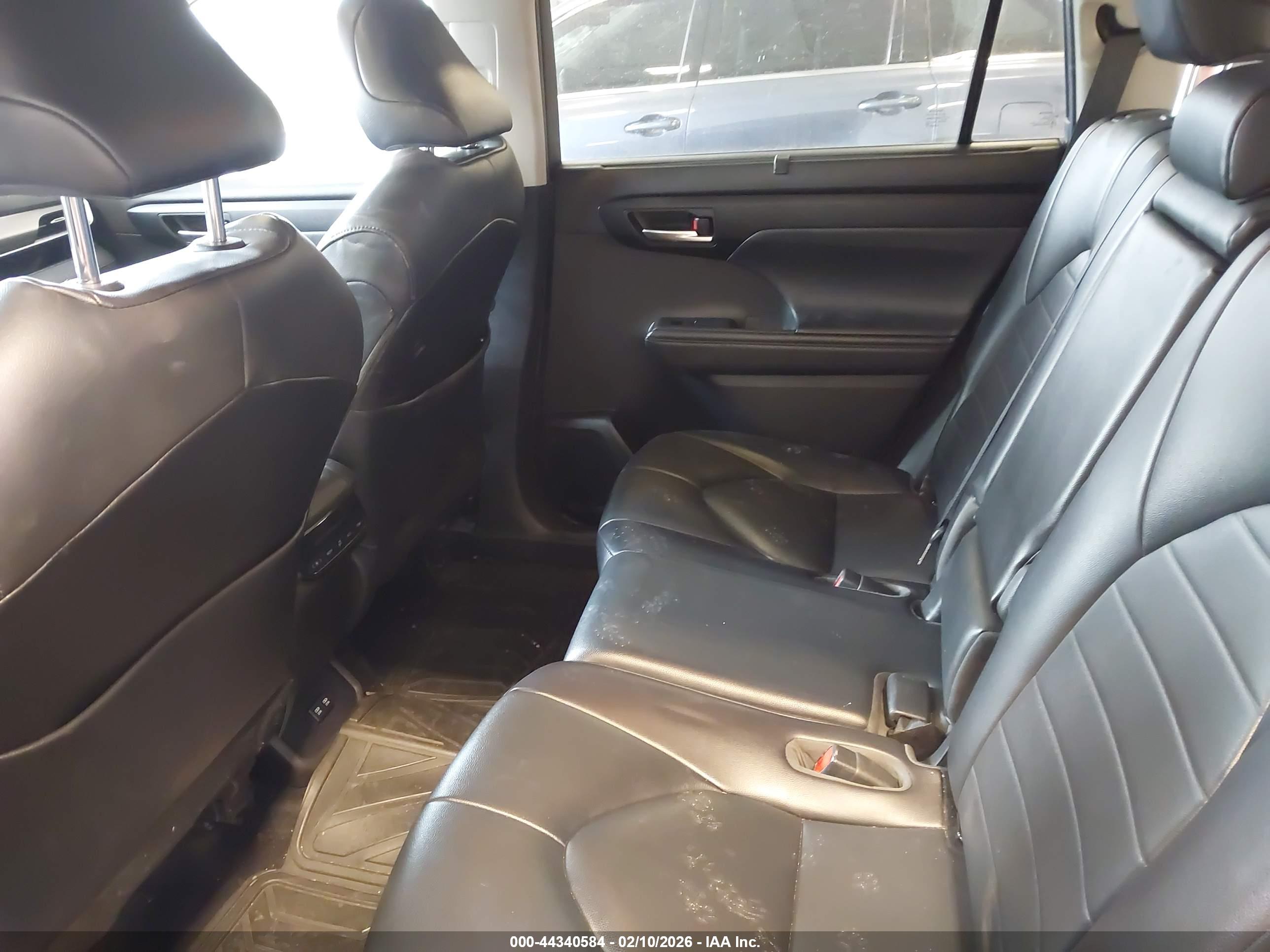 TOYOTA HIGHLANDER image 8