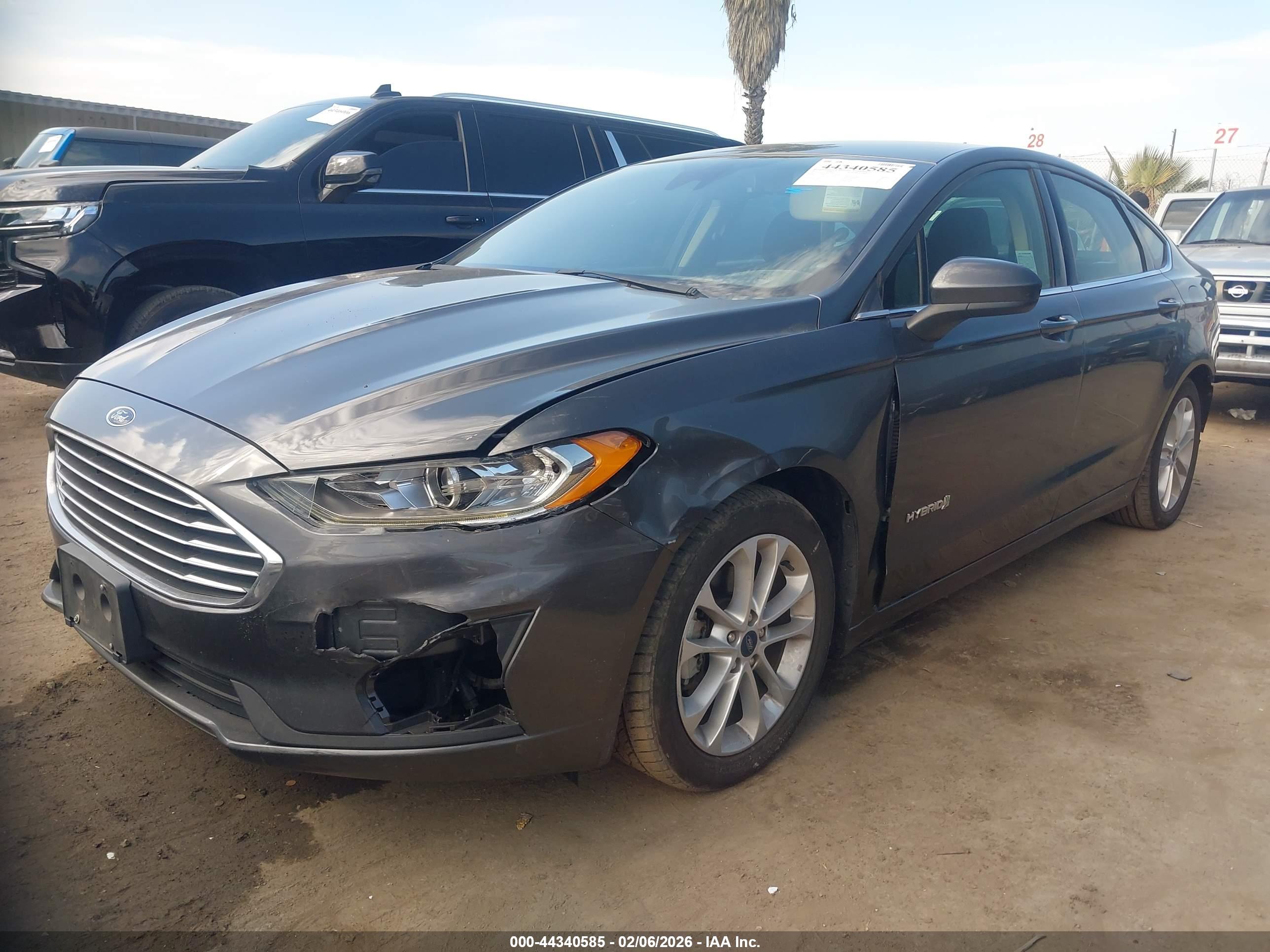 FORD FUSION image 2
