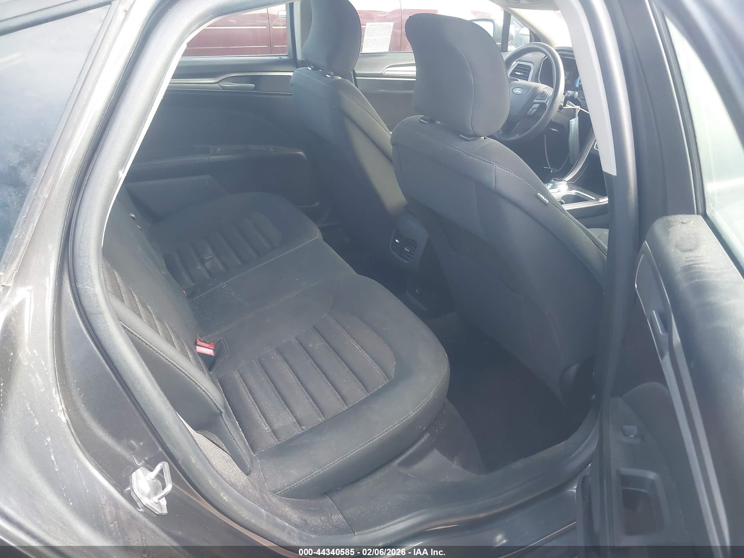FORD FUSION image 8