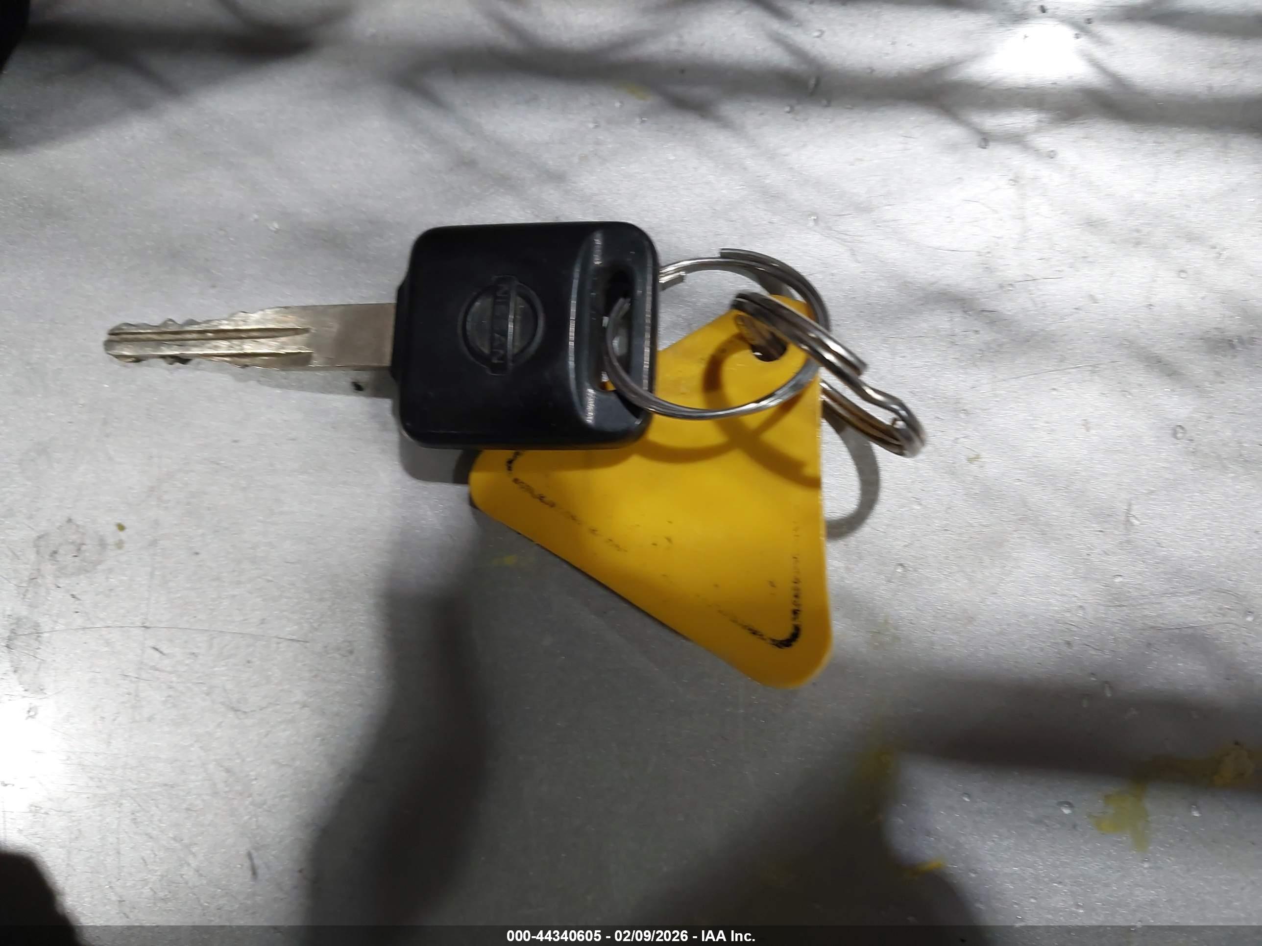 NISSAN VERSA image 11