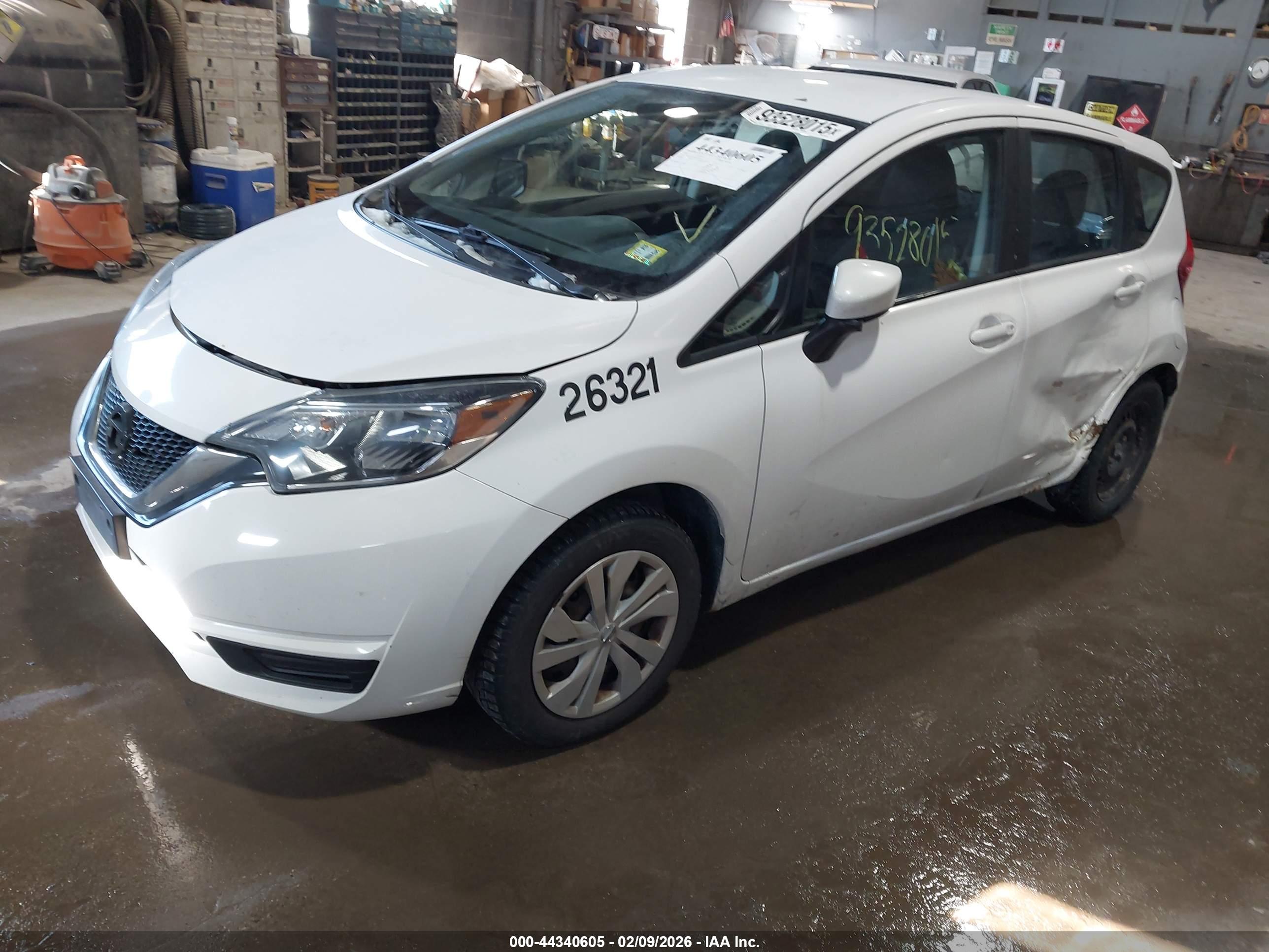 NISSAN VERSA image 2