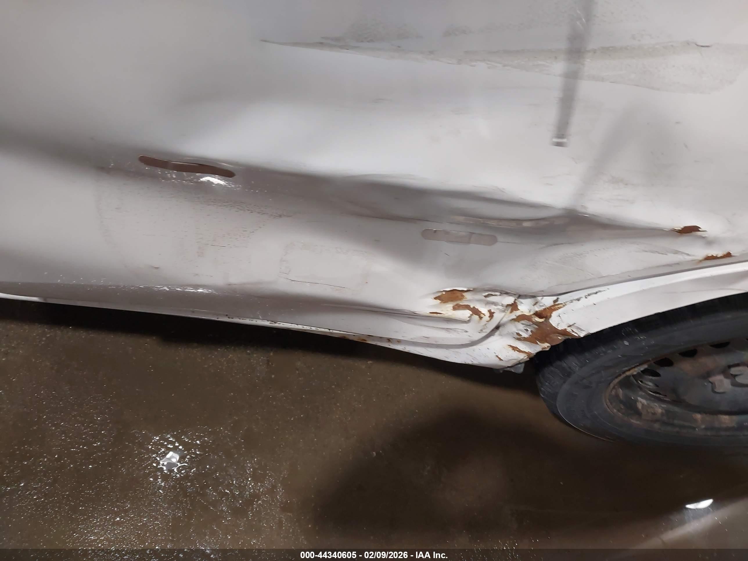 NISSAN VERSA image 6