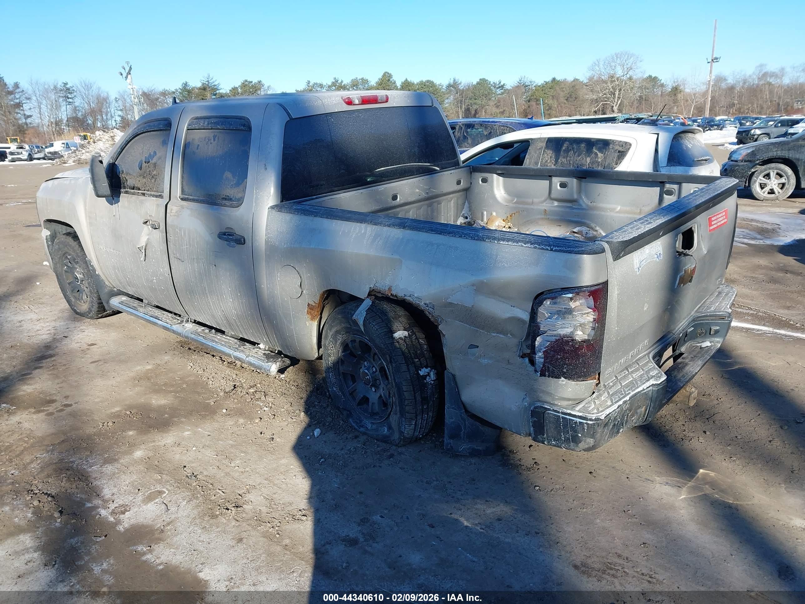 CHEVROLET SILVERADO image 3