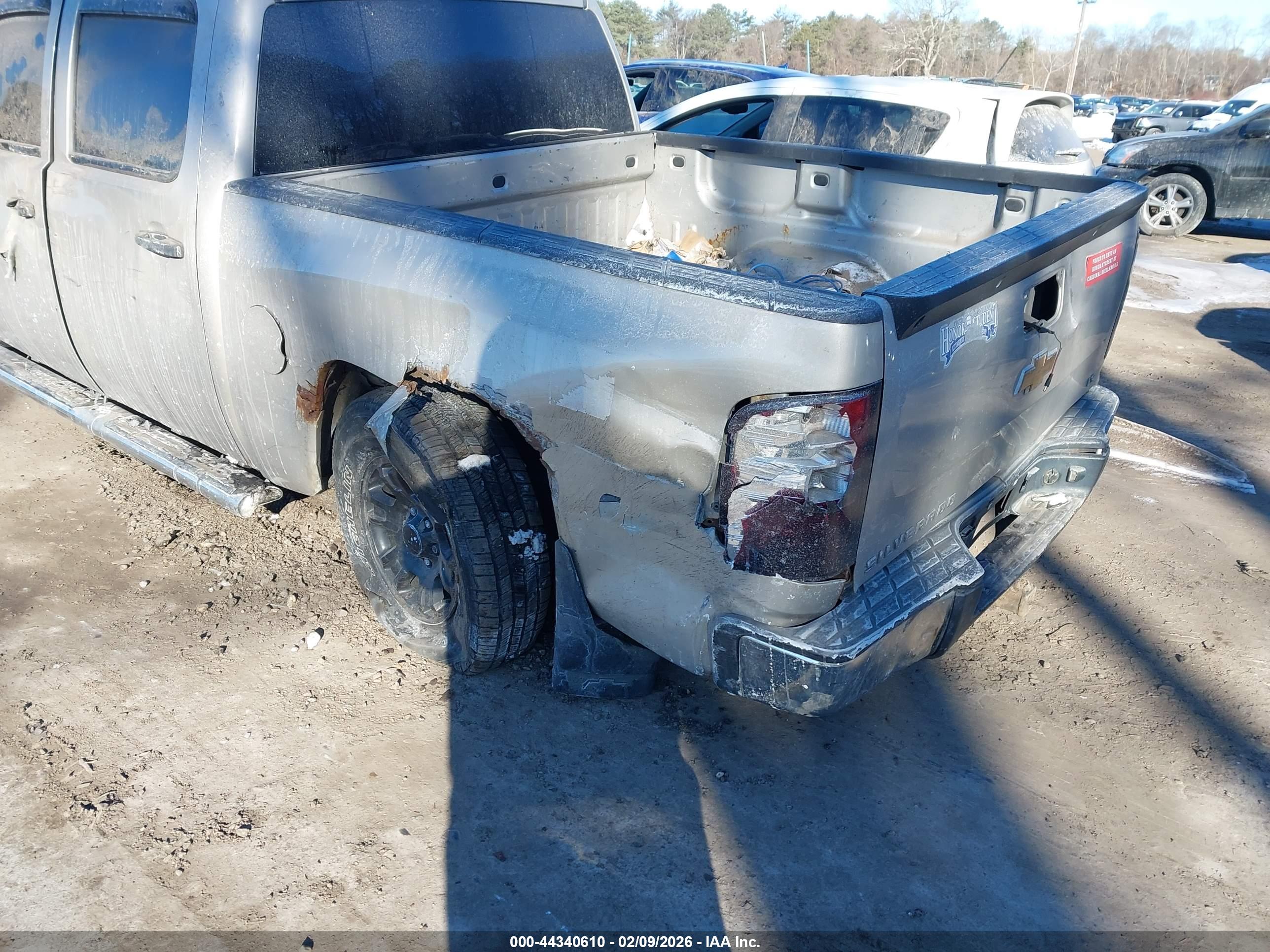 CHEVROLET SILVERADO image 6