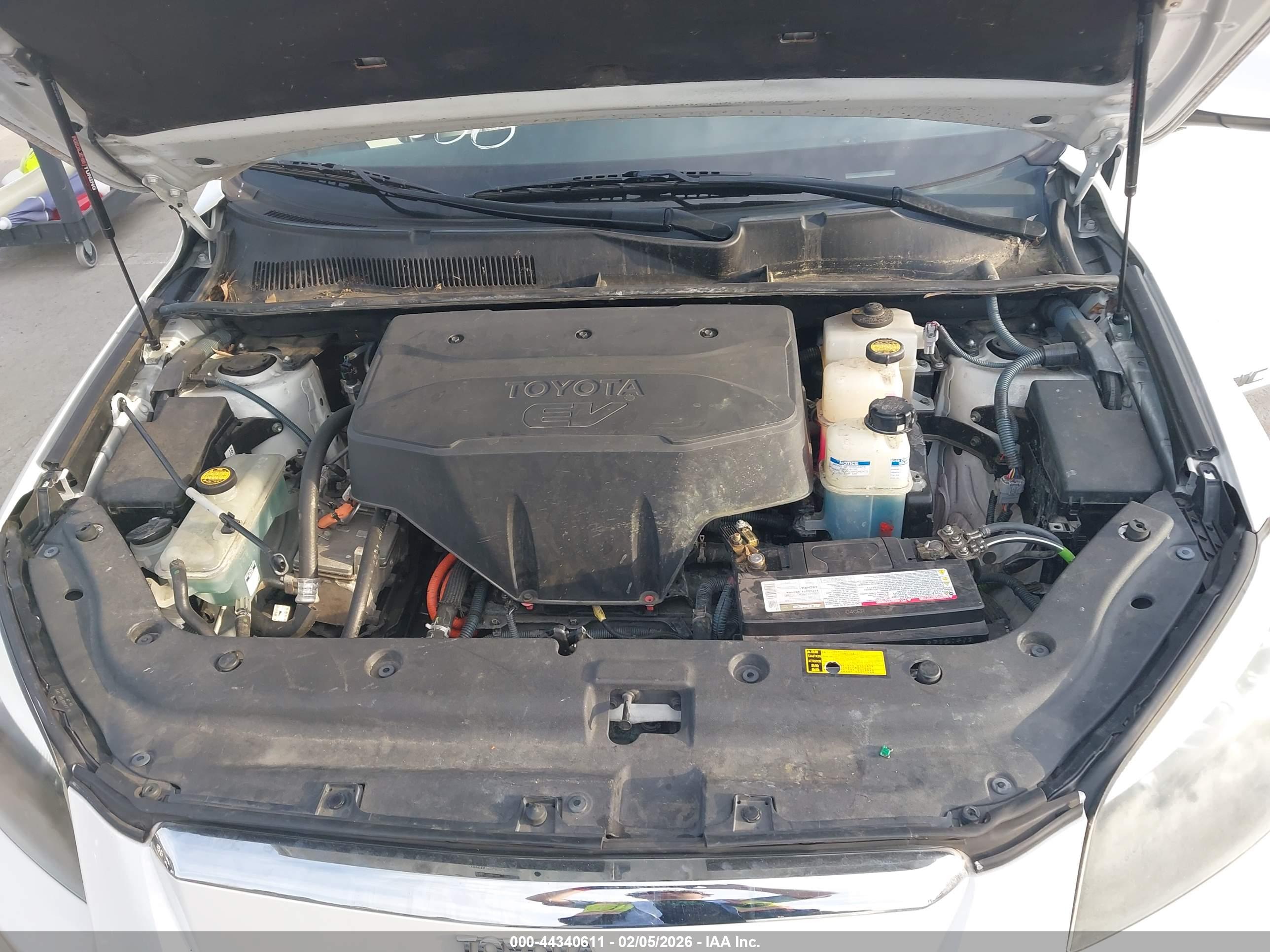 TOYOTA RAV4 image 10