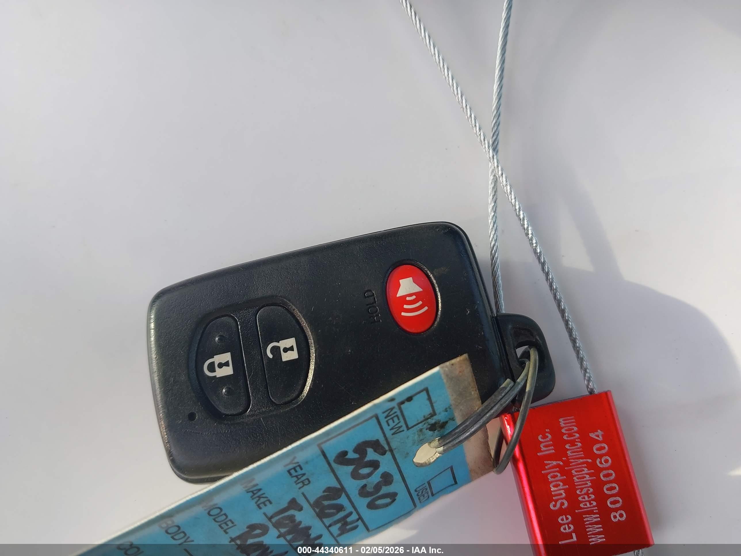 TOYOTA RAV4 image 11