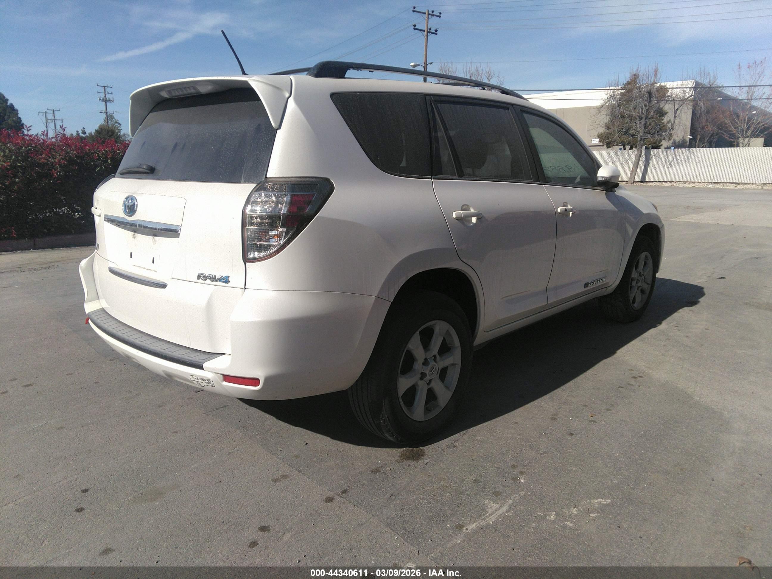 TOYOTA RAV4 image 4