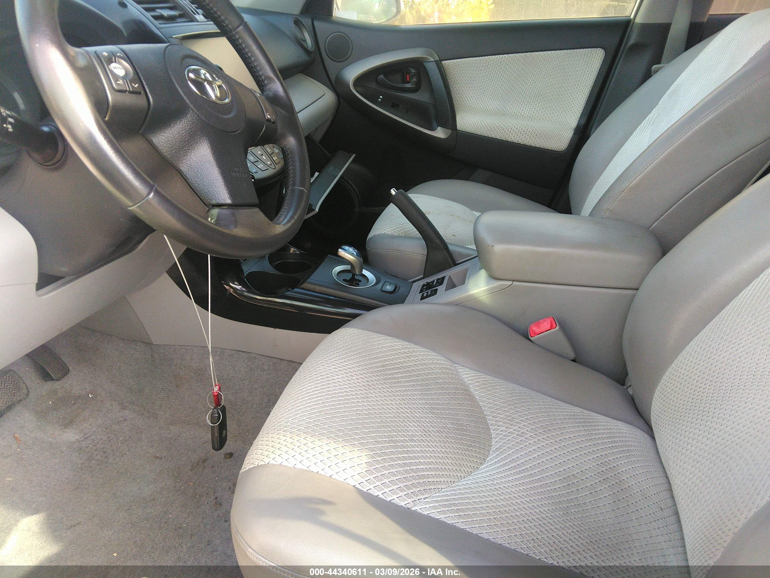 TOYOTA RAV4 image 5